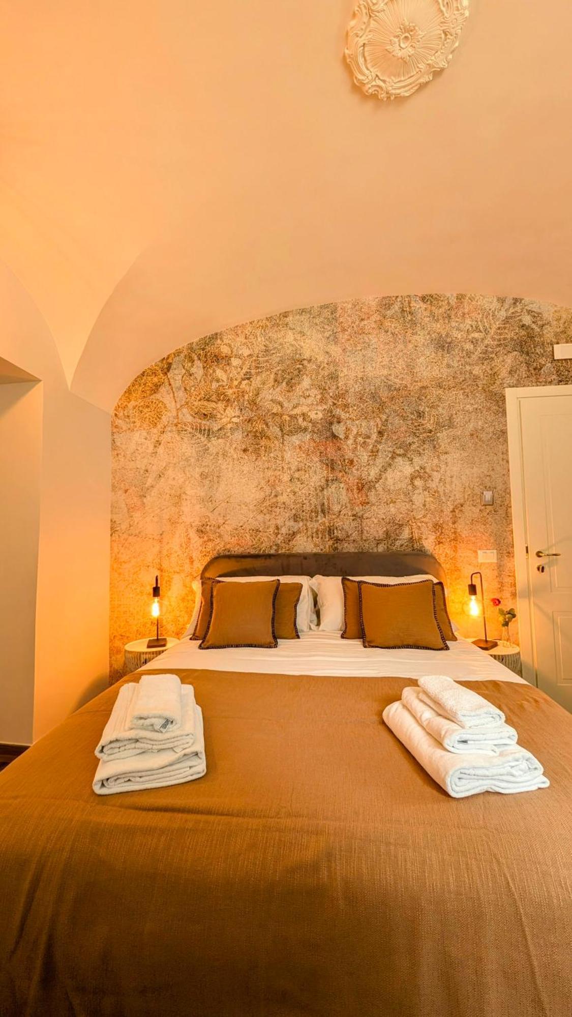 Deluxe Room (2 Adults + 1 Child),1622782913:JPEG