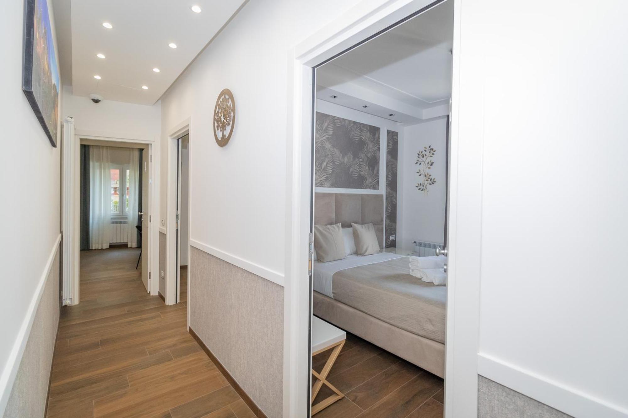 Triple Room,1627162435:JPEG