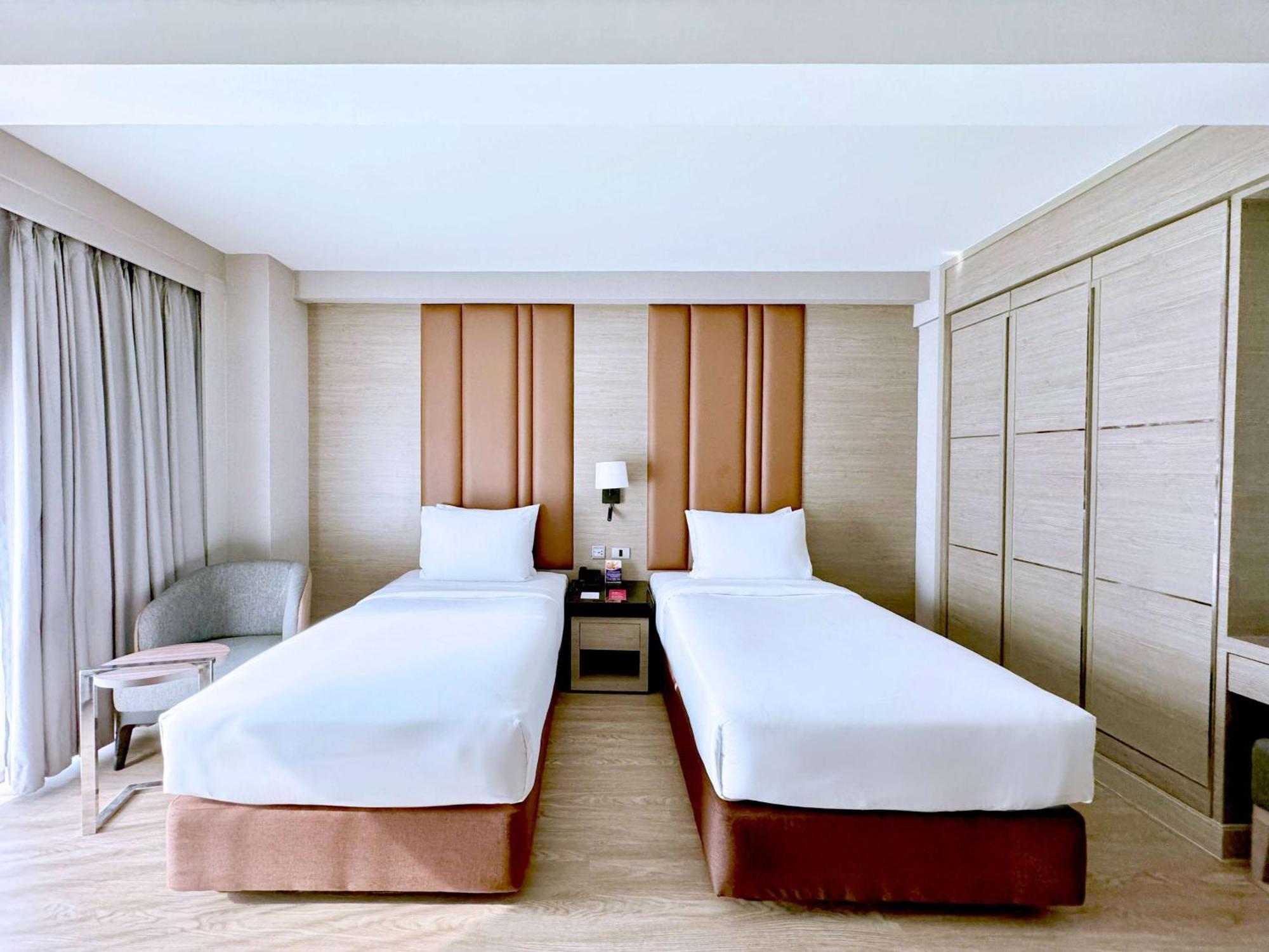 Executive Room with Two Twin Beds - Non-Smoking