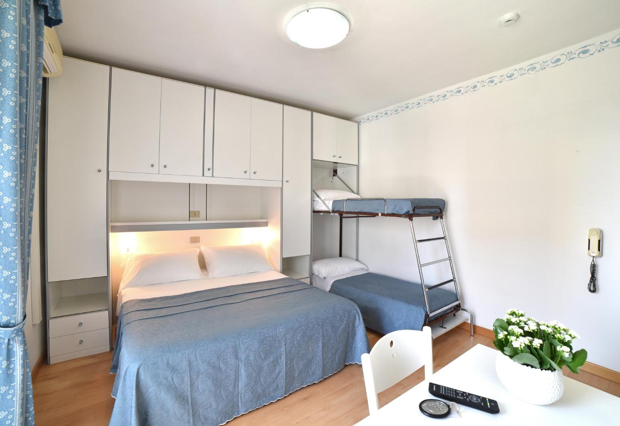 Comfort Room with Lateral Sea View