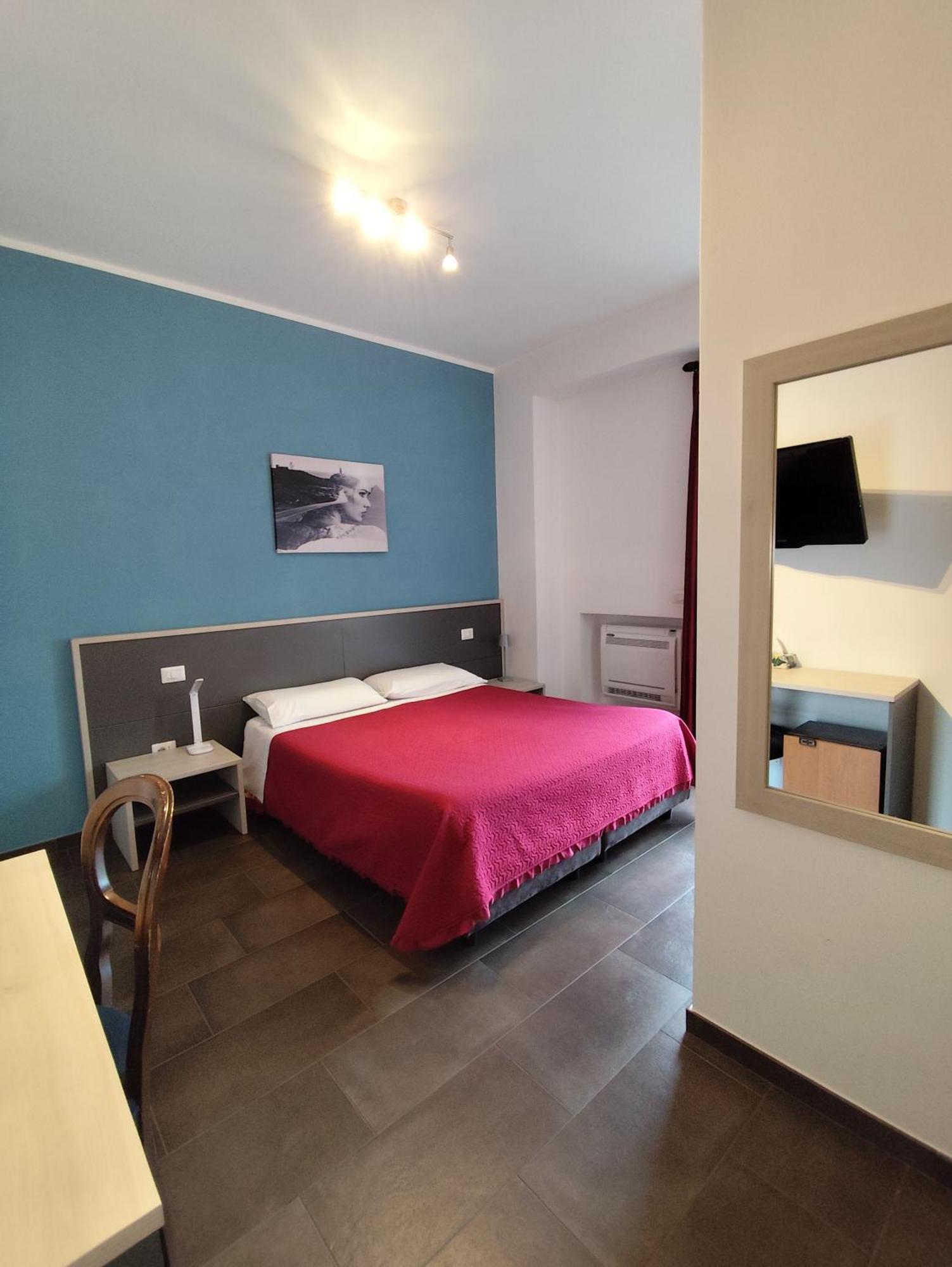 Deluxe Room,1630959238:JPEG