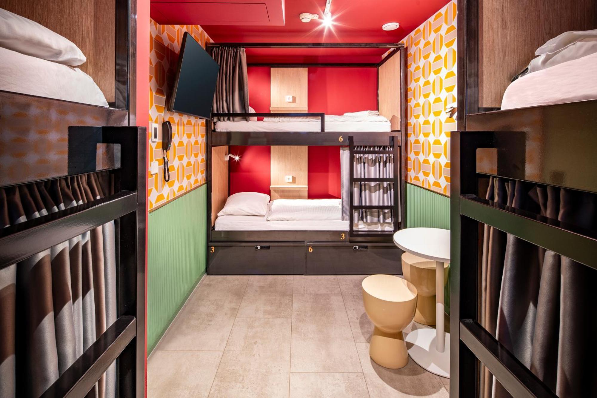 Posto Letto in Dormitorio Misto con 6 Letti