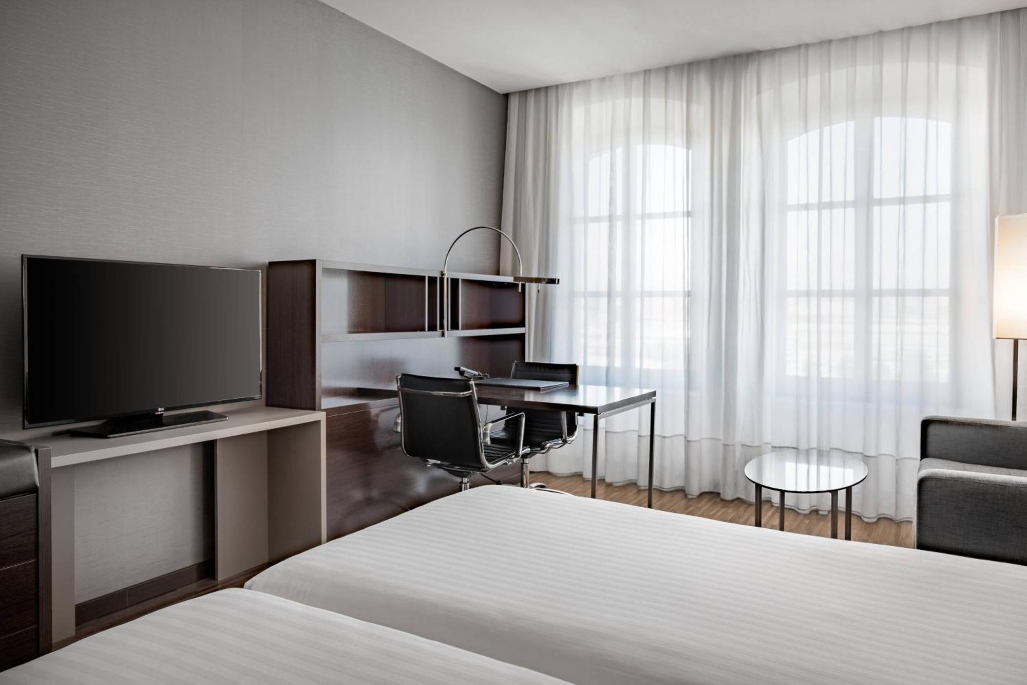 Standard King Room, Guest room, 1 King, City view,1631545998:JPEG