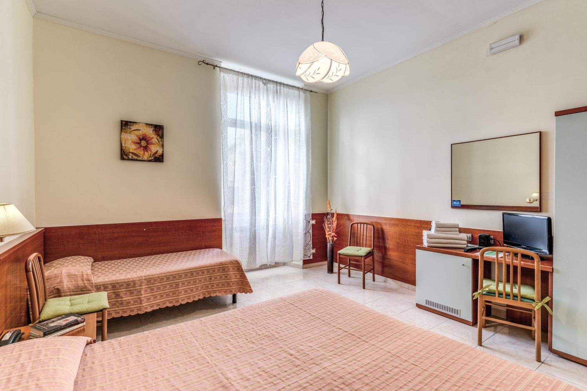 Triple Room,1632252165:JPEG