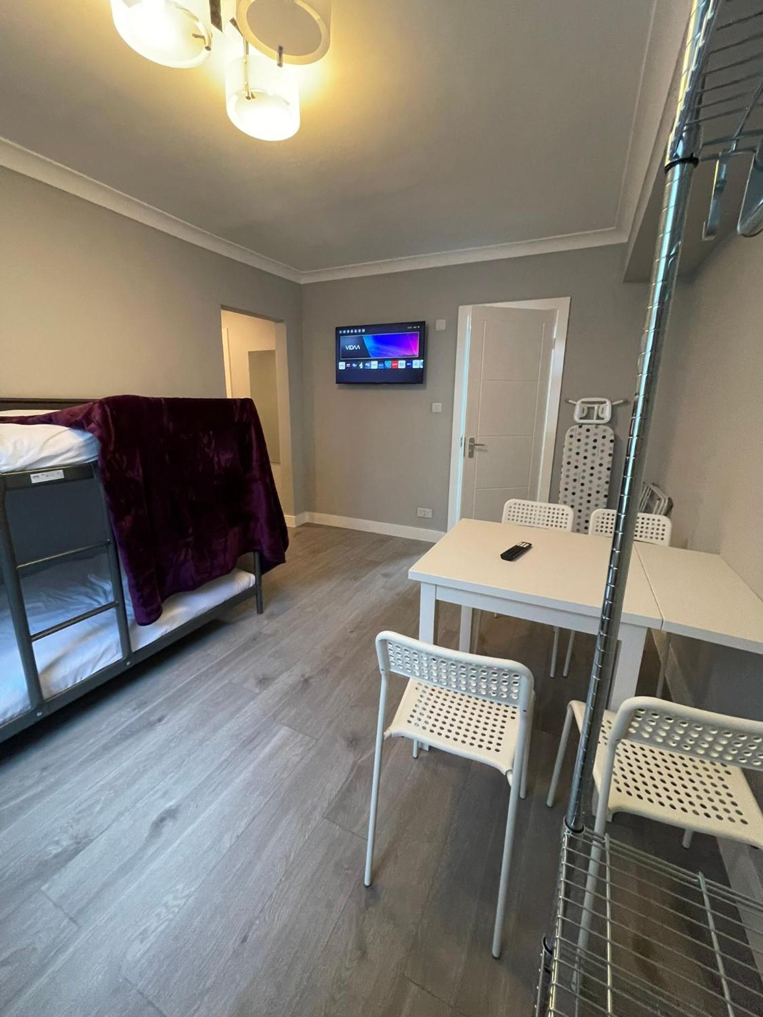 Appartamento seminterrato con patio • 4 posti letto