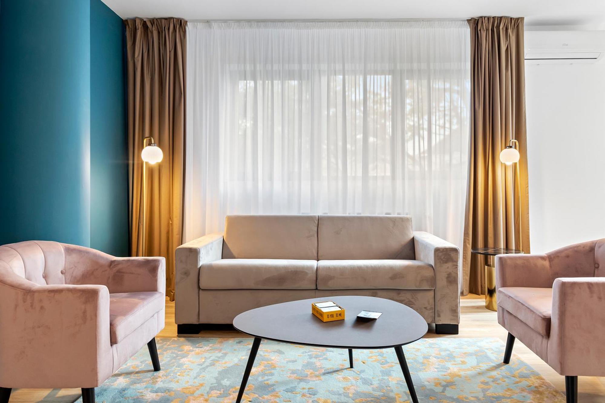 Deluxe King Suite