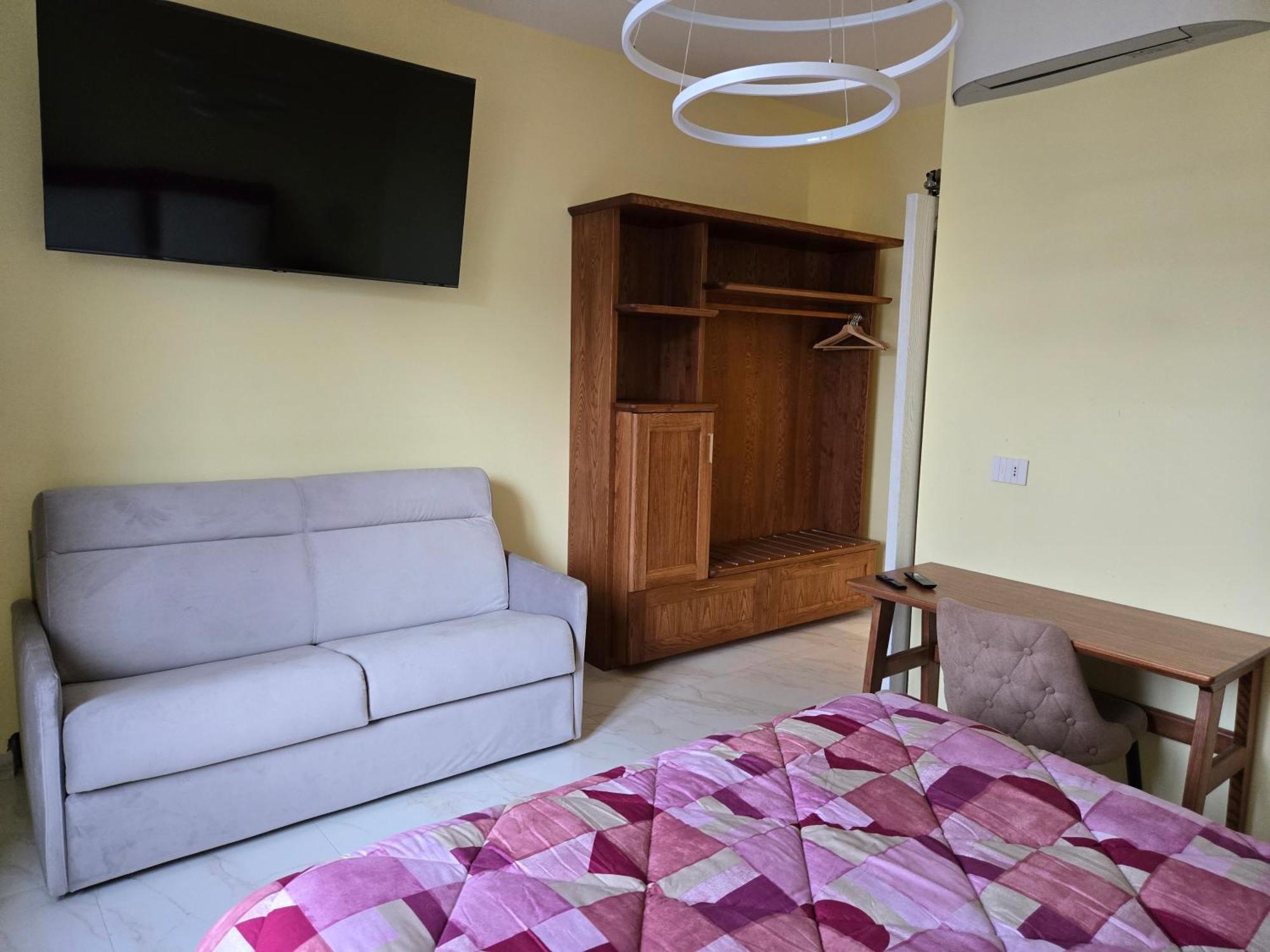 Deluxe Family Room,1637272653:JPEG