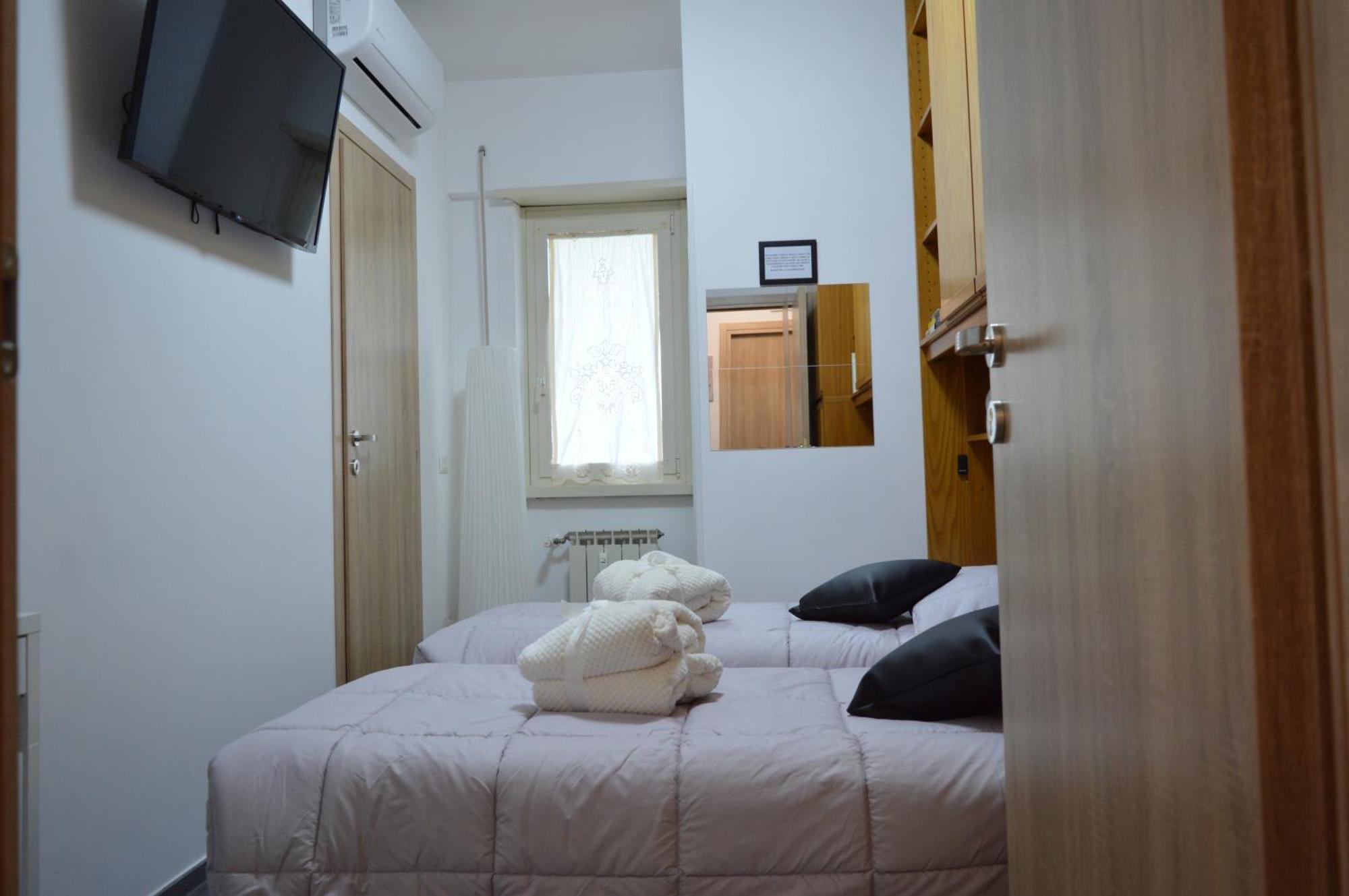 Double or Twin Room with Private Bathroom,1636718245:JPEG