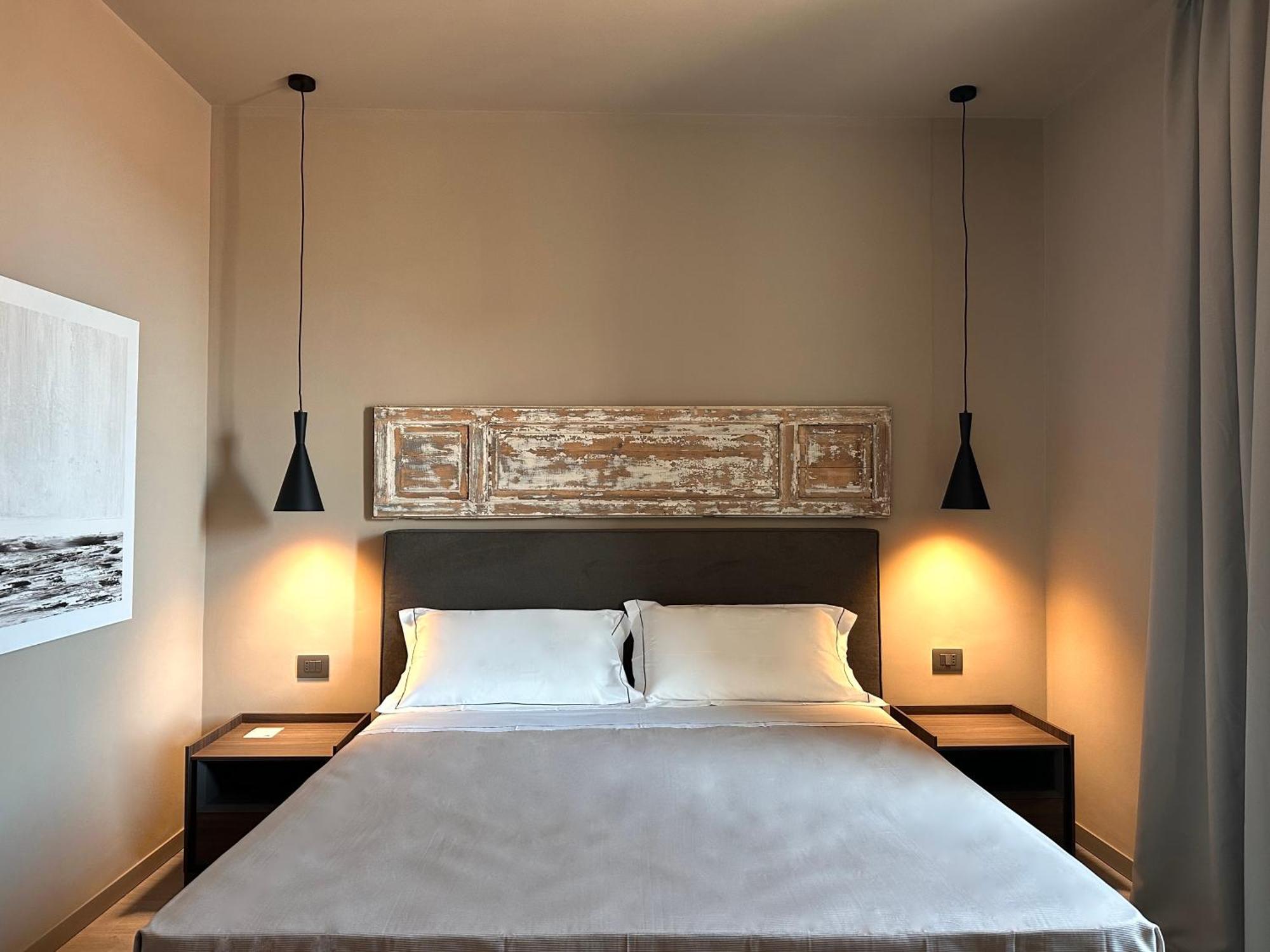 Deluxe Room,1637538711:JPEG