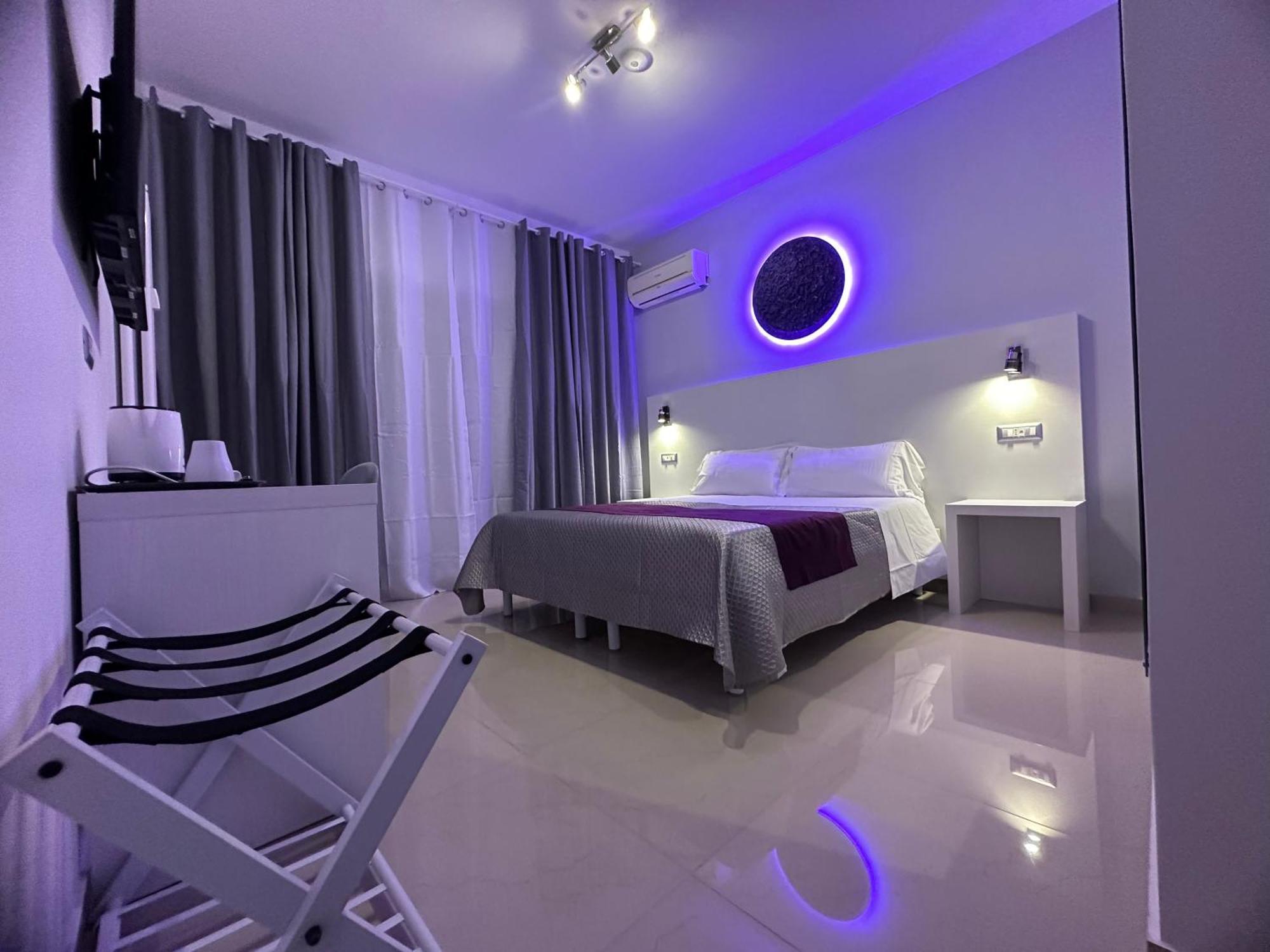 Deluxe Room (2 Adults + 1 Child),1637554910:JPEG