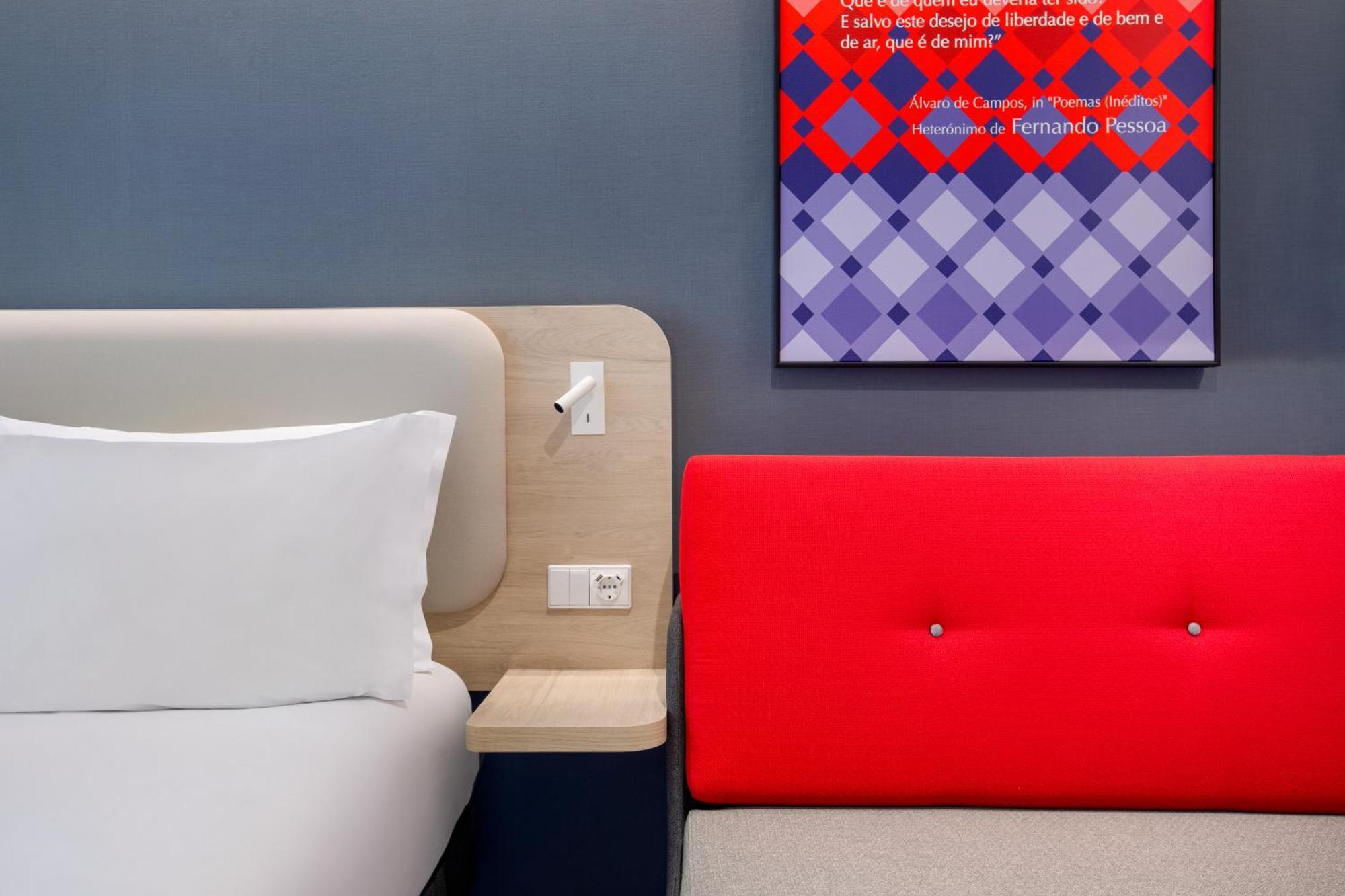 Standard King Room with Sofa Bed - Mobility Access
