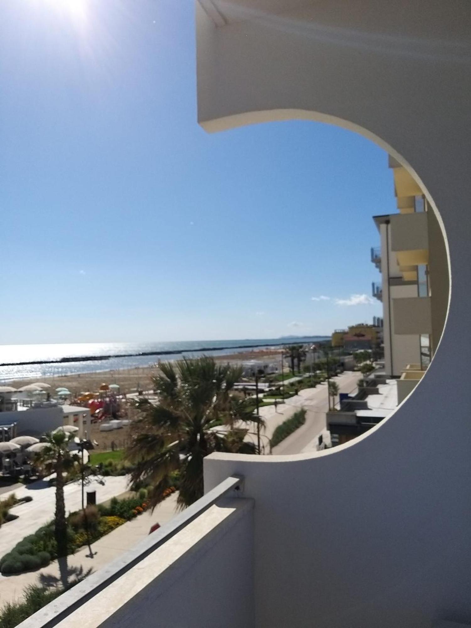 Camera Matrimoniale Deluxe con Balcone e Vista Mare