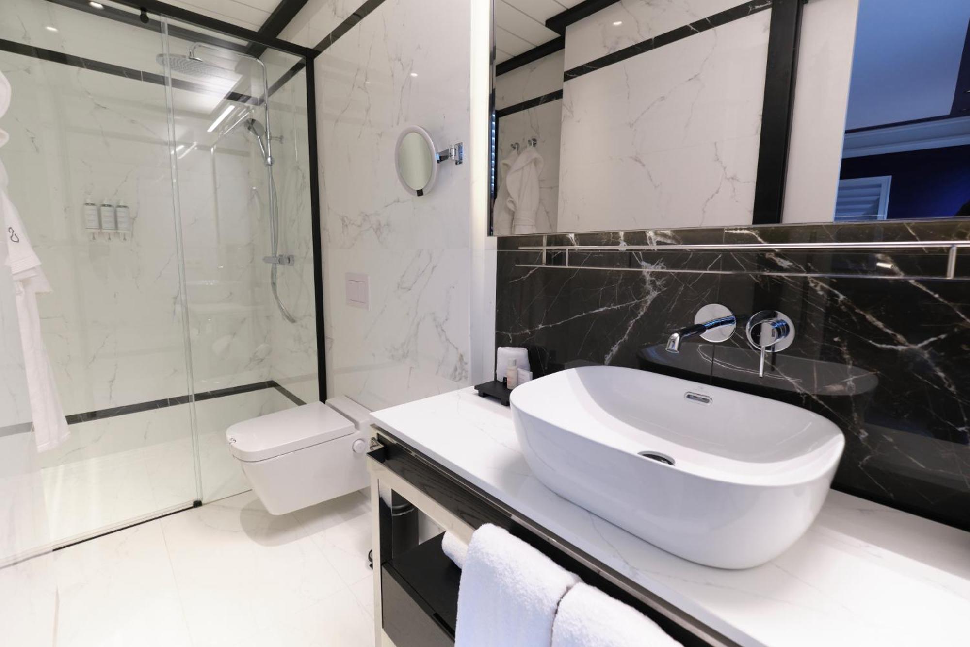 Deluxe Room,1639387224:JPEG