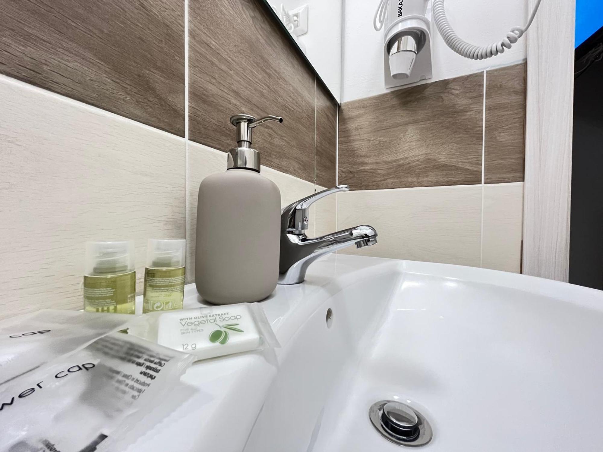Double Room with Private Bathroom,1639453477:JPEG