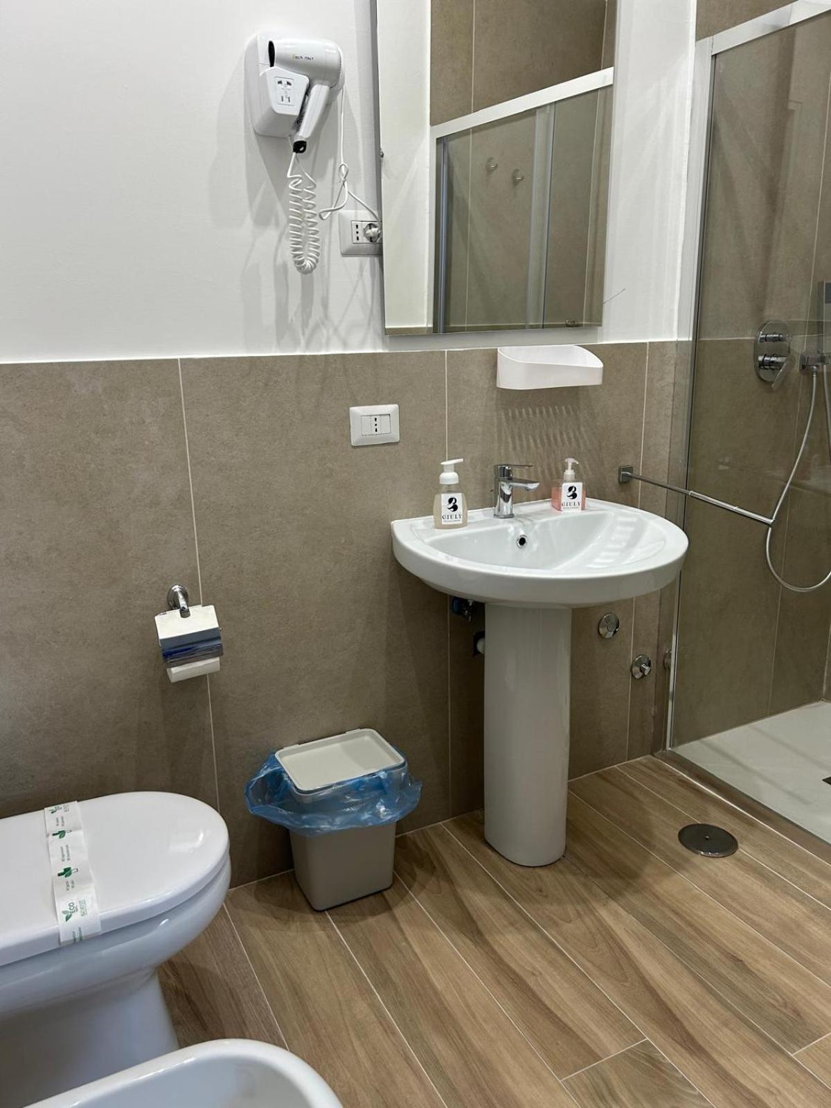 Double Room with Private Bathroom,1641192863:JPEG