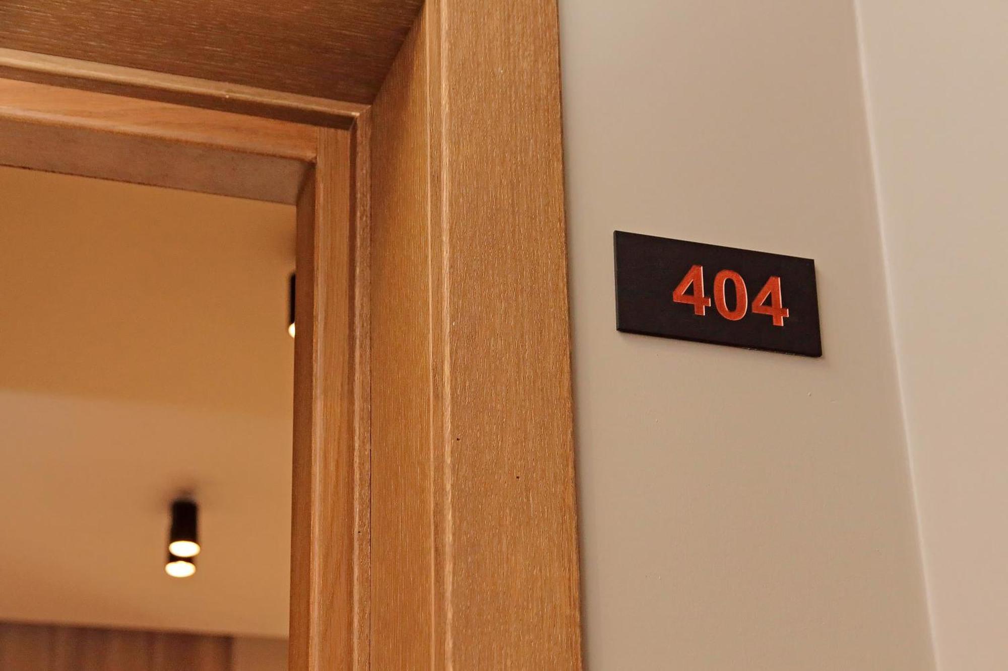 Superior King Room,1641708802:JPEG