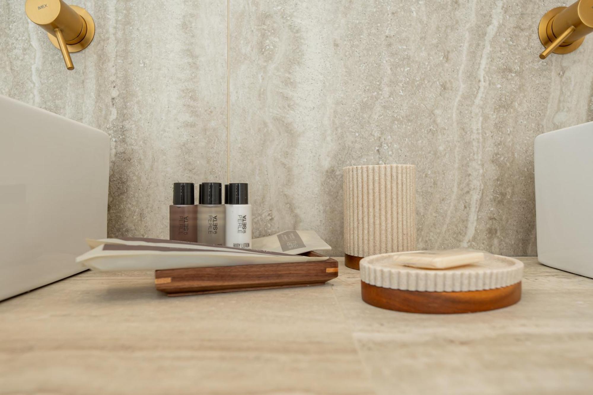 Deluxe Queen Room,1642677084:JPEG