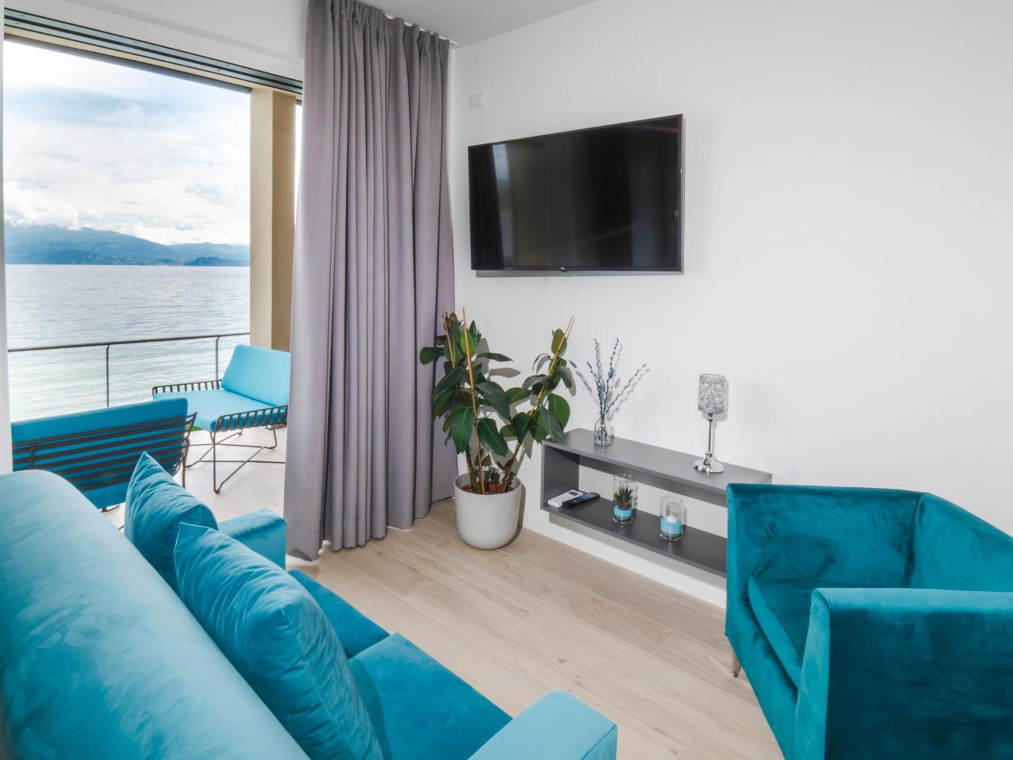 Two-Bedroom Apartment - Lakefront