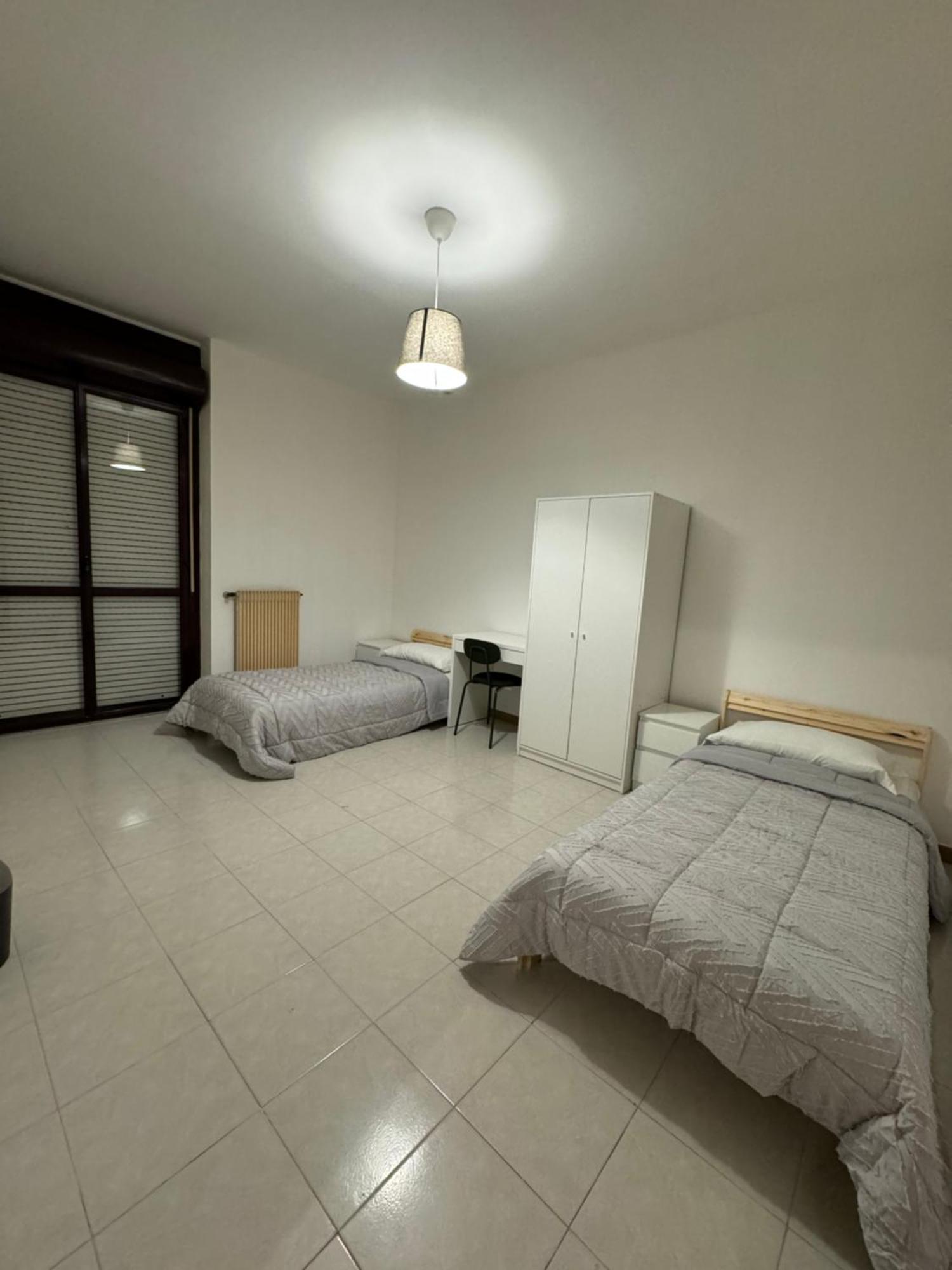 Posto Letto in Dormitorio Maschile per 4 Persone