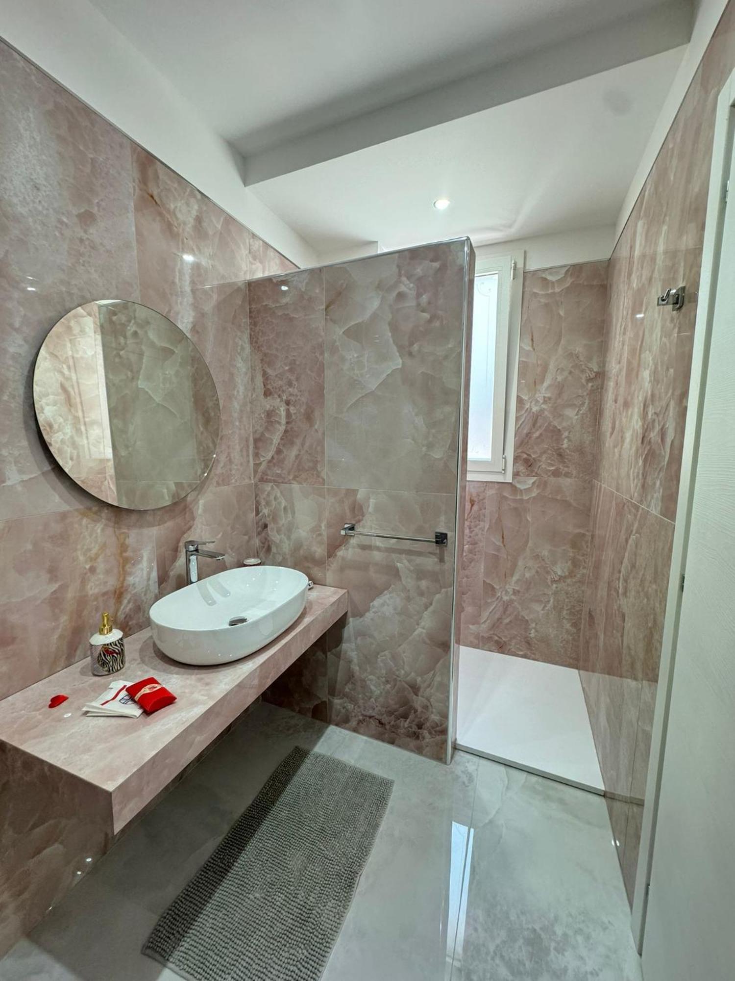 Double Room,1657714319:JPEG