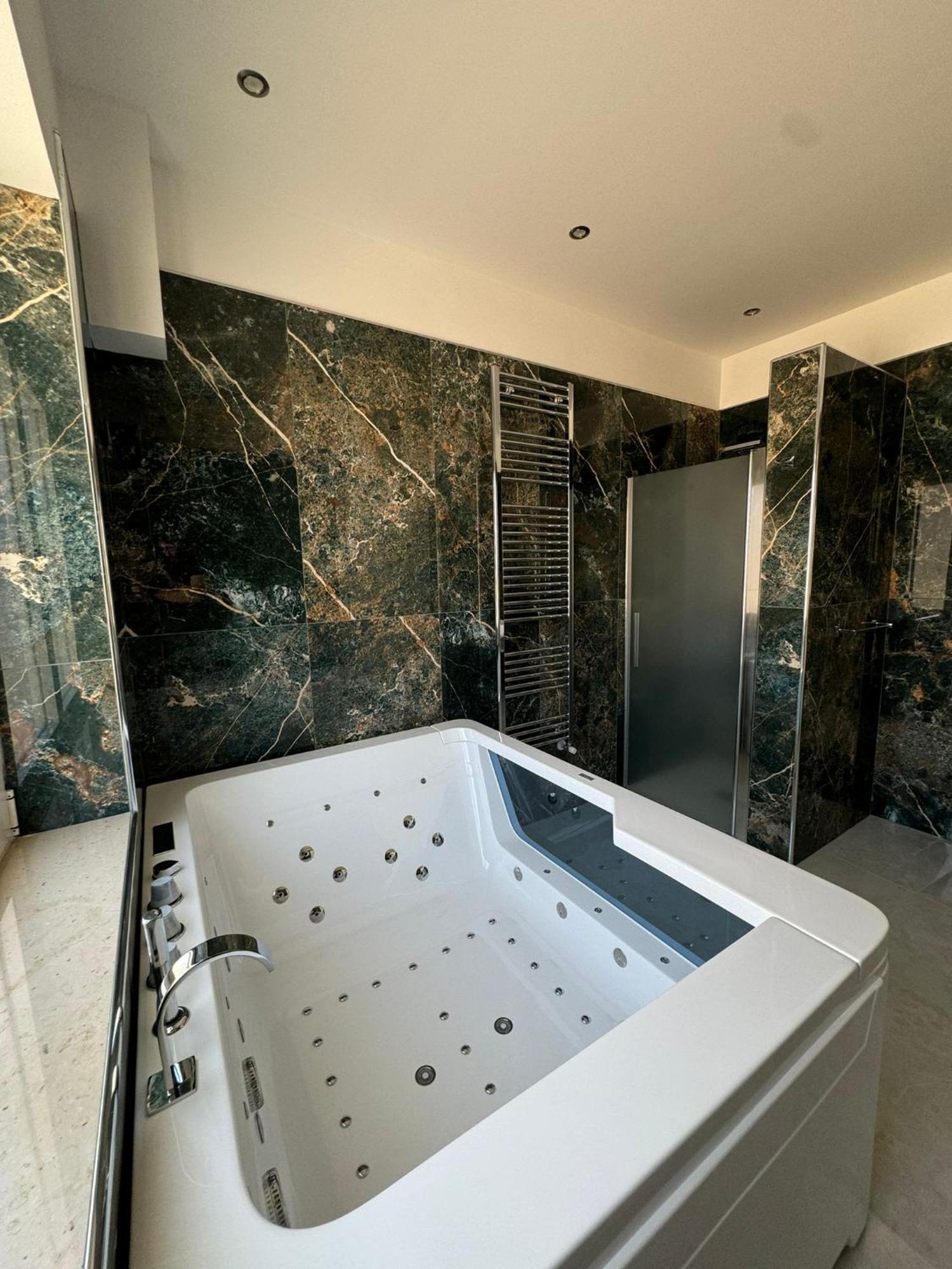 Double Room with Spa Bath,1657714302:JPEG