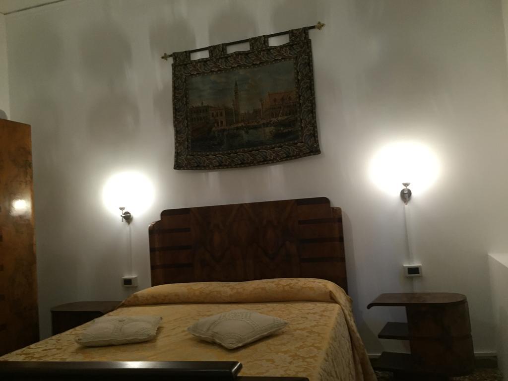 Double with Private External Bathroom,164835630:JPEG