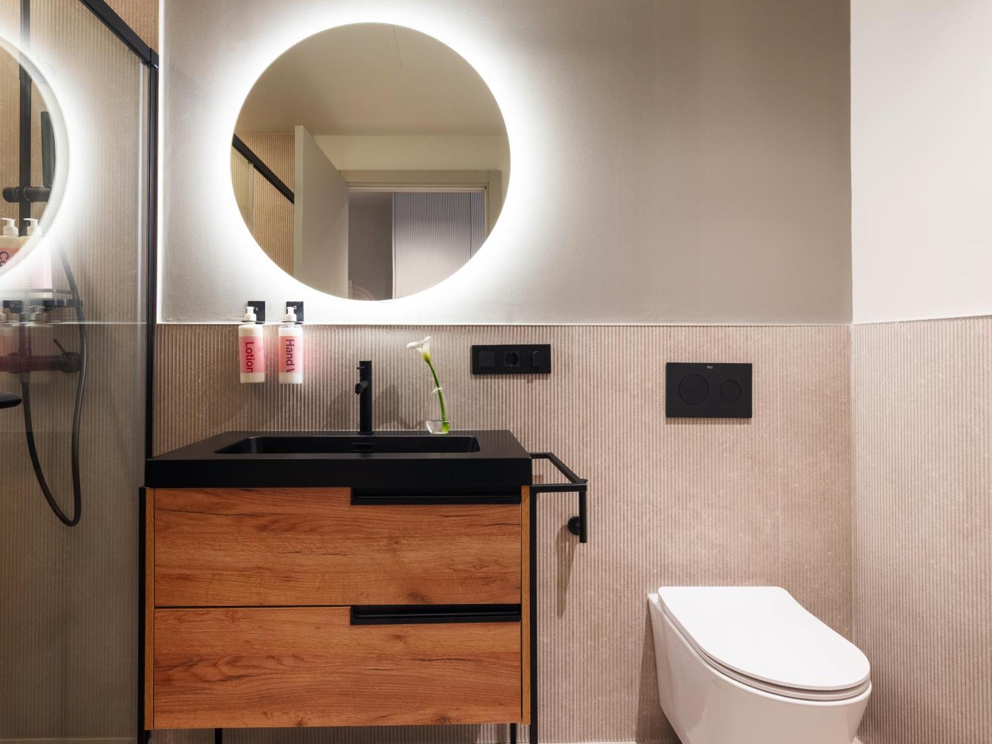 Large Room,1652379835:JPEG