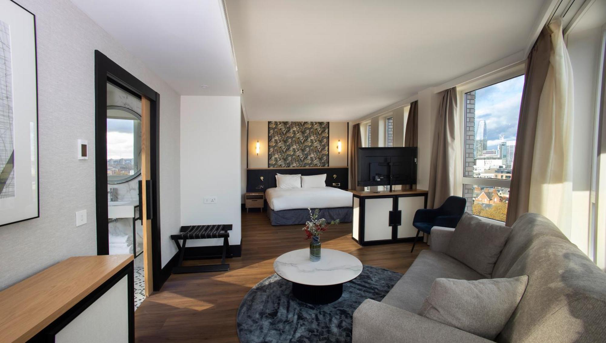 Junior Suite con Vista sul Waterloo Sky Bar