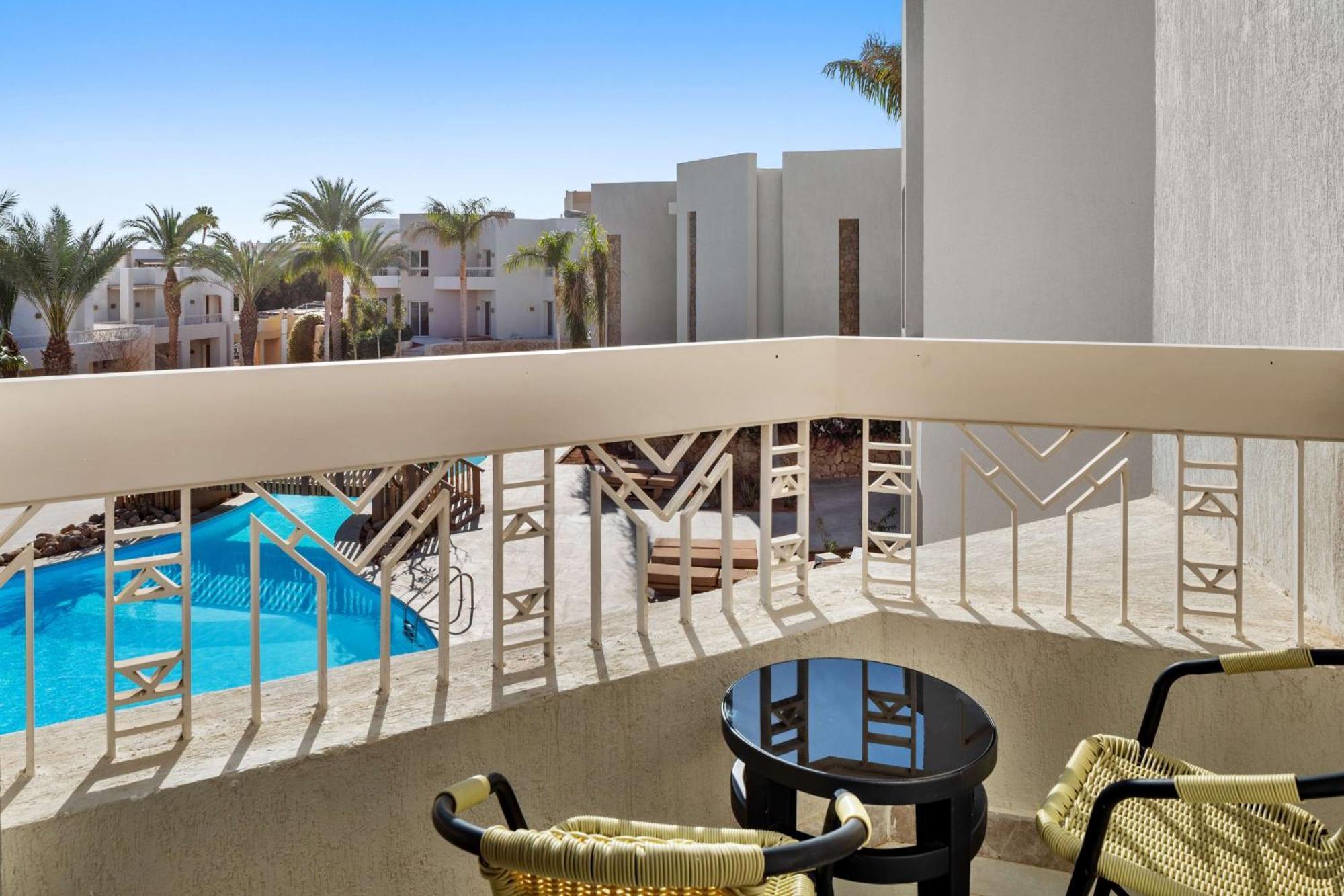 Premium Beachside Twin Room Pool View