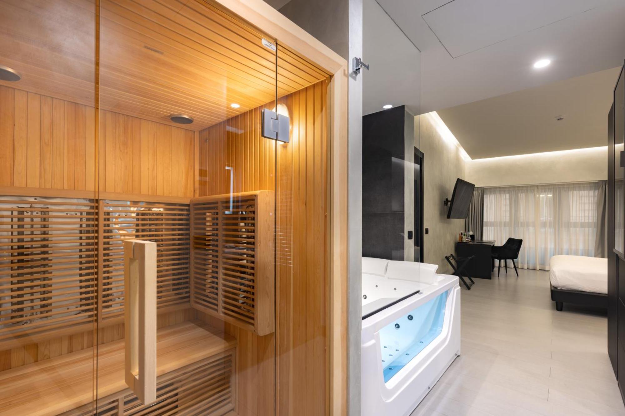 Deluxe Suite with Spa Bath,1657330691:JPEG
