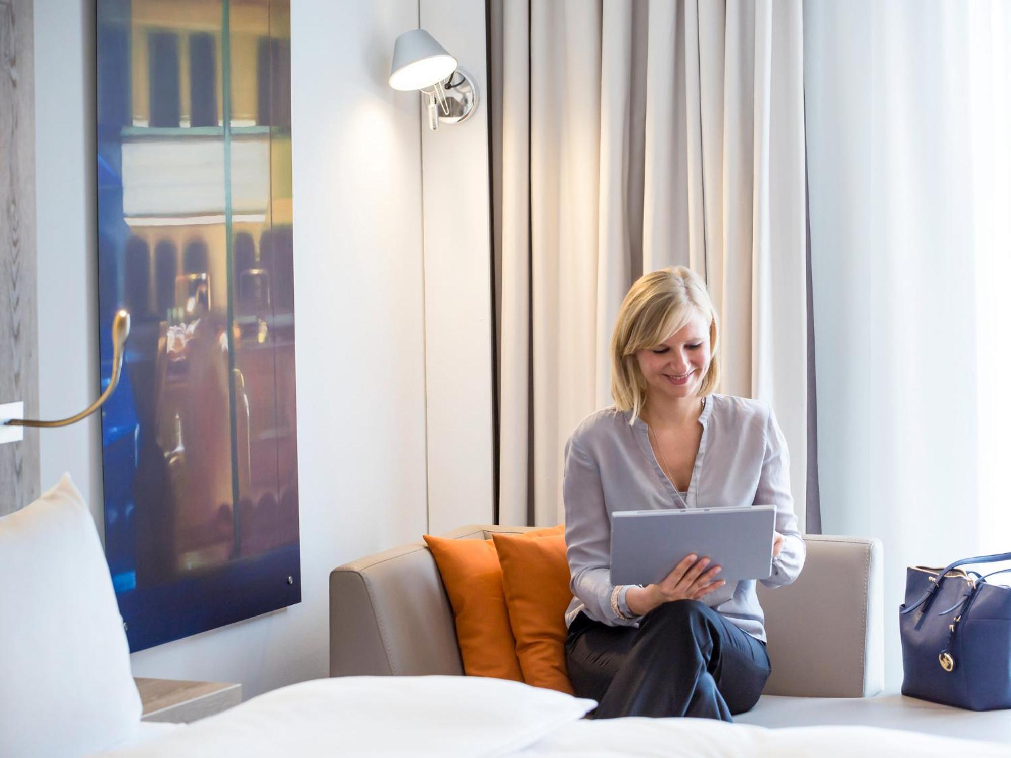 Camera Executive King con Divano