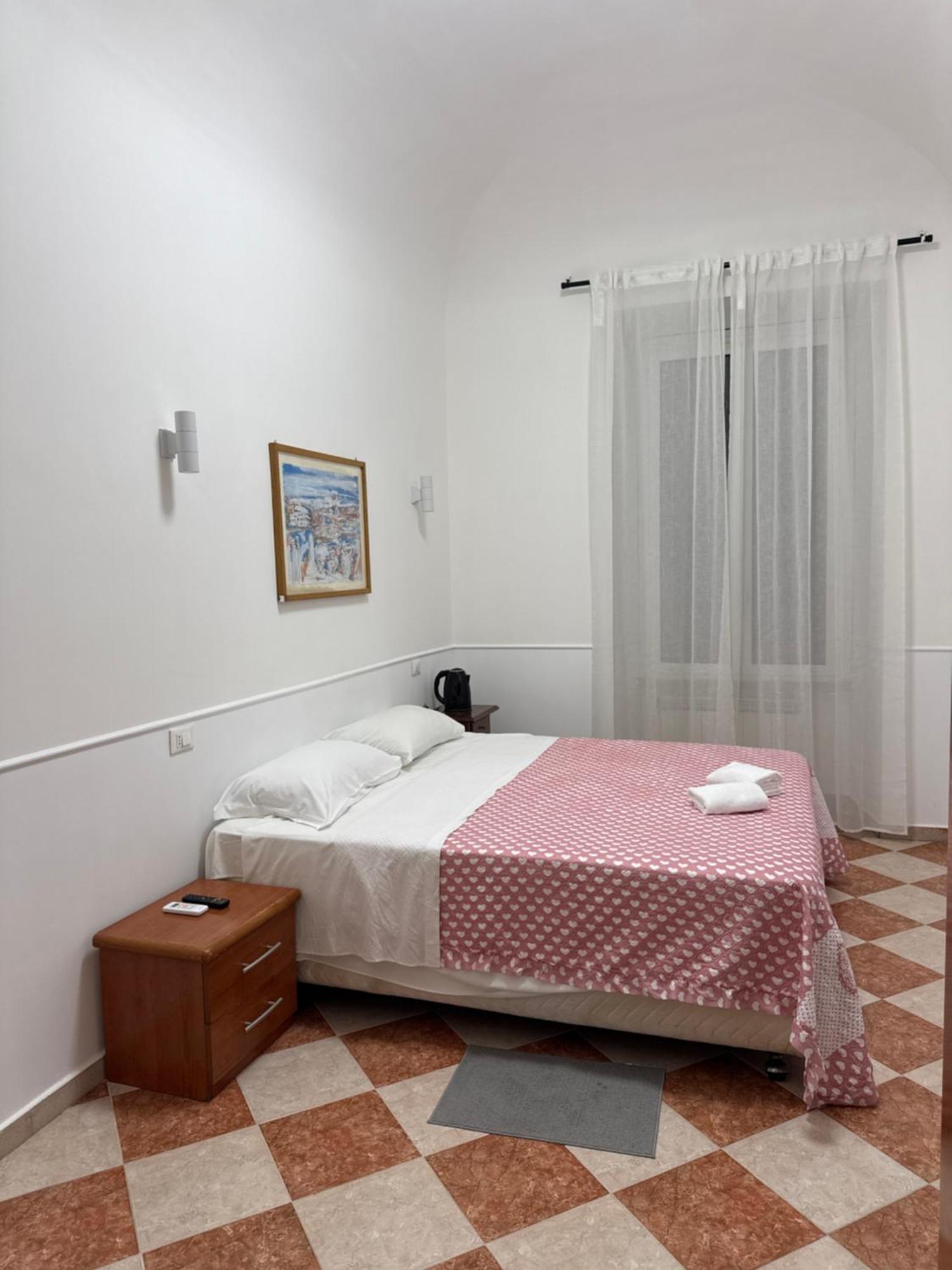Double Room Private External Bathroom,1659933215:JPEG