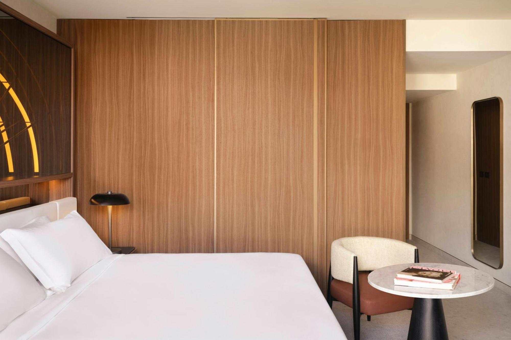 Deluxe King Room with Balcony,1660662693:JPEG