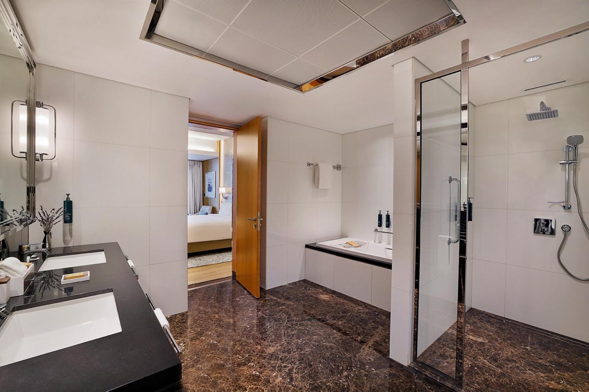 Suite con 2 Camere da Letto, Vista Mare e Accesso Lounge
