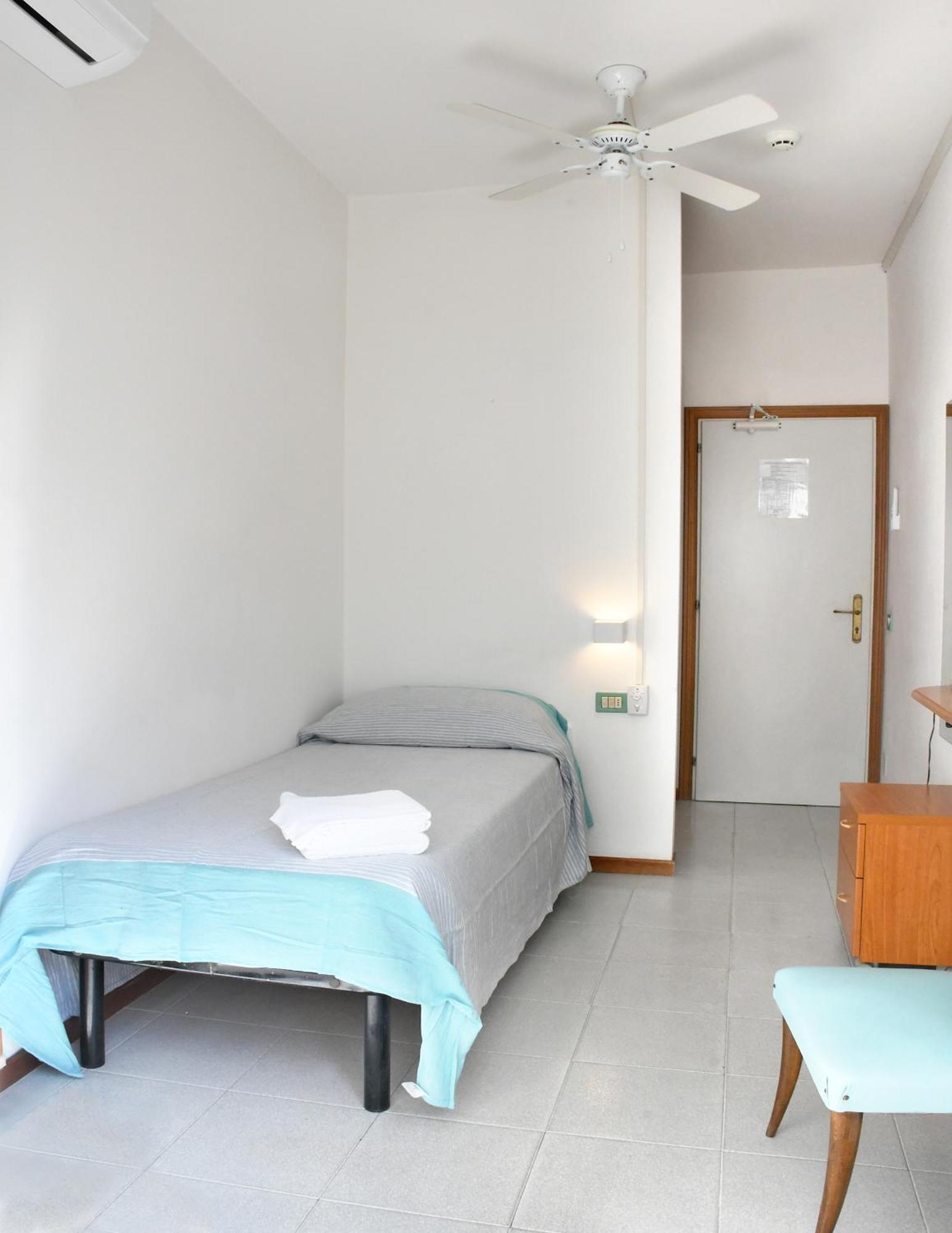 Single Room with Balcony and Shower Cabin