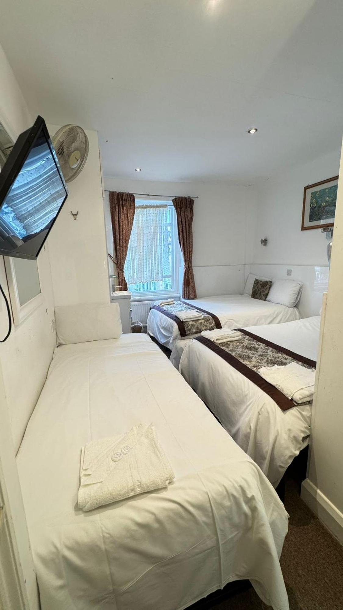 Camera Familiare con Bagno Privato