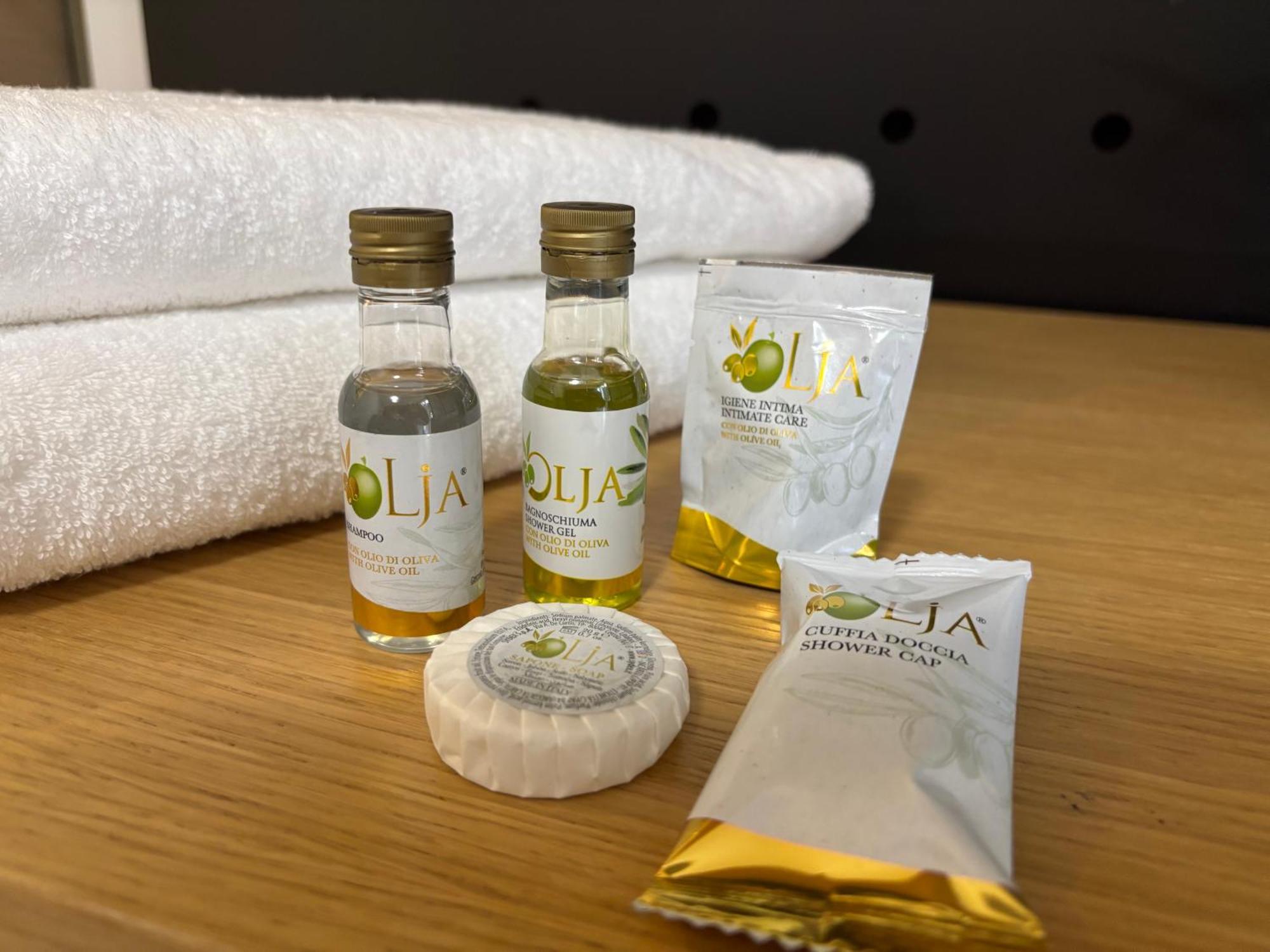 Deluxe Double Room,1663397144:JPEG