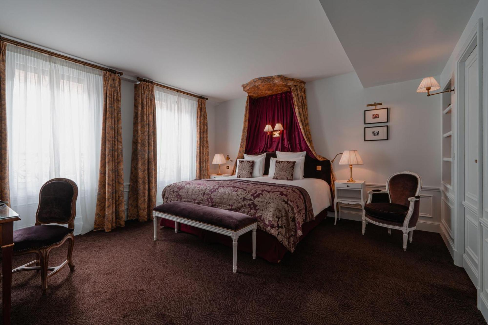 Executive Suite,1663734975:JPEG
