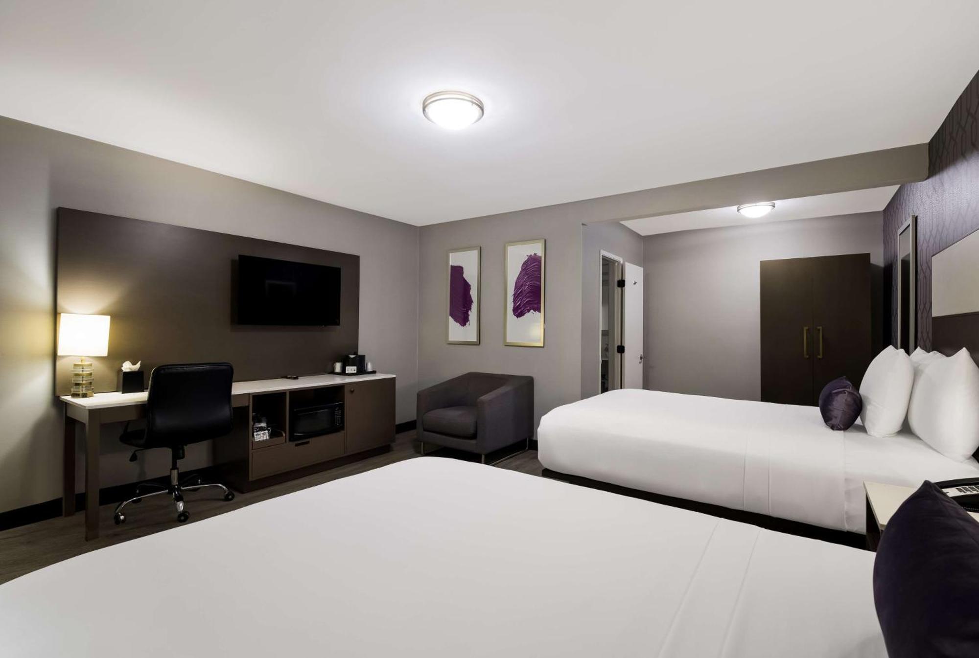 Double Room with Two Double Beds - Walk-in Shower,1664652733:JPEG
