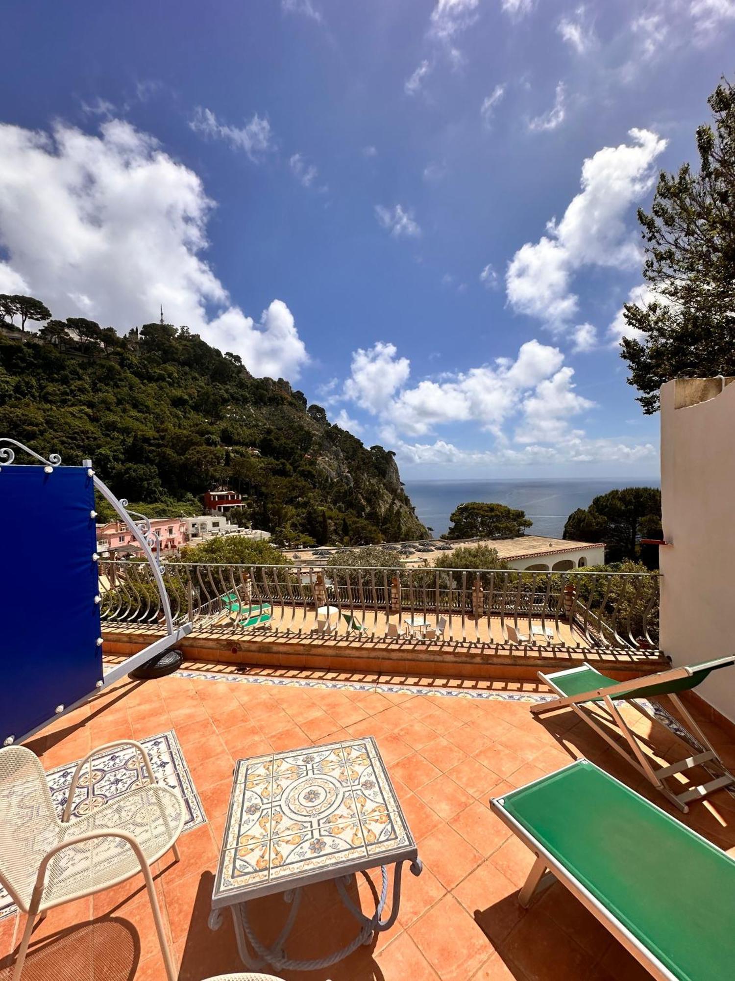 Double or Twin Room Sea View