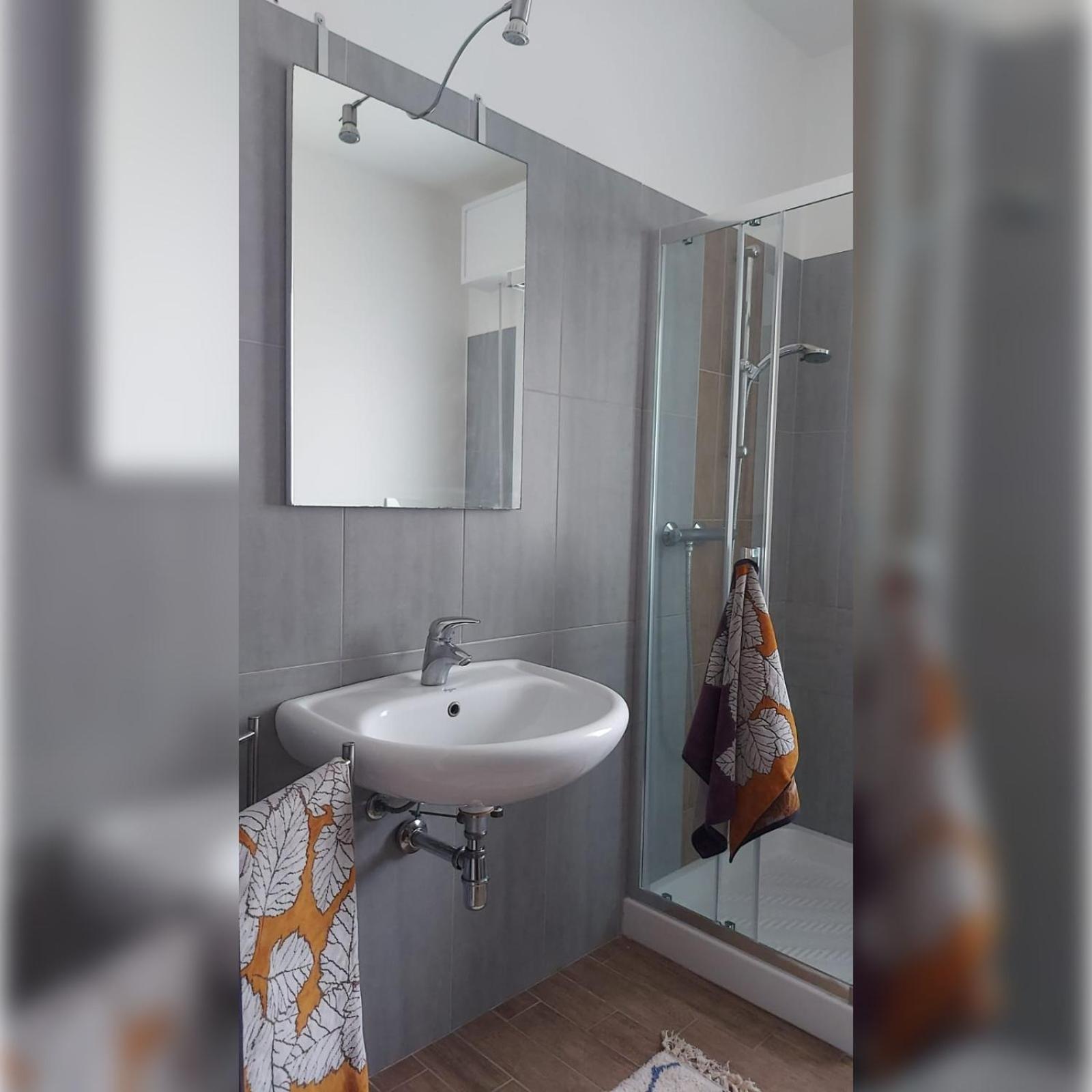 Appartamento con 3 Camere da Letto e Balcone - Dependance