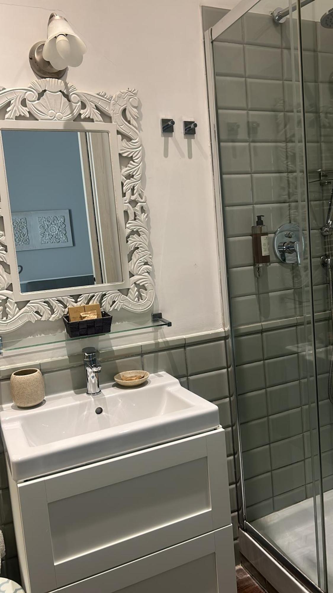 Twin Room,1674737064:JPEG