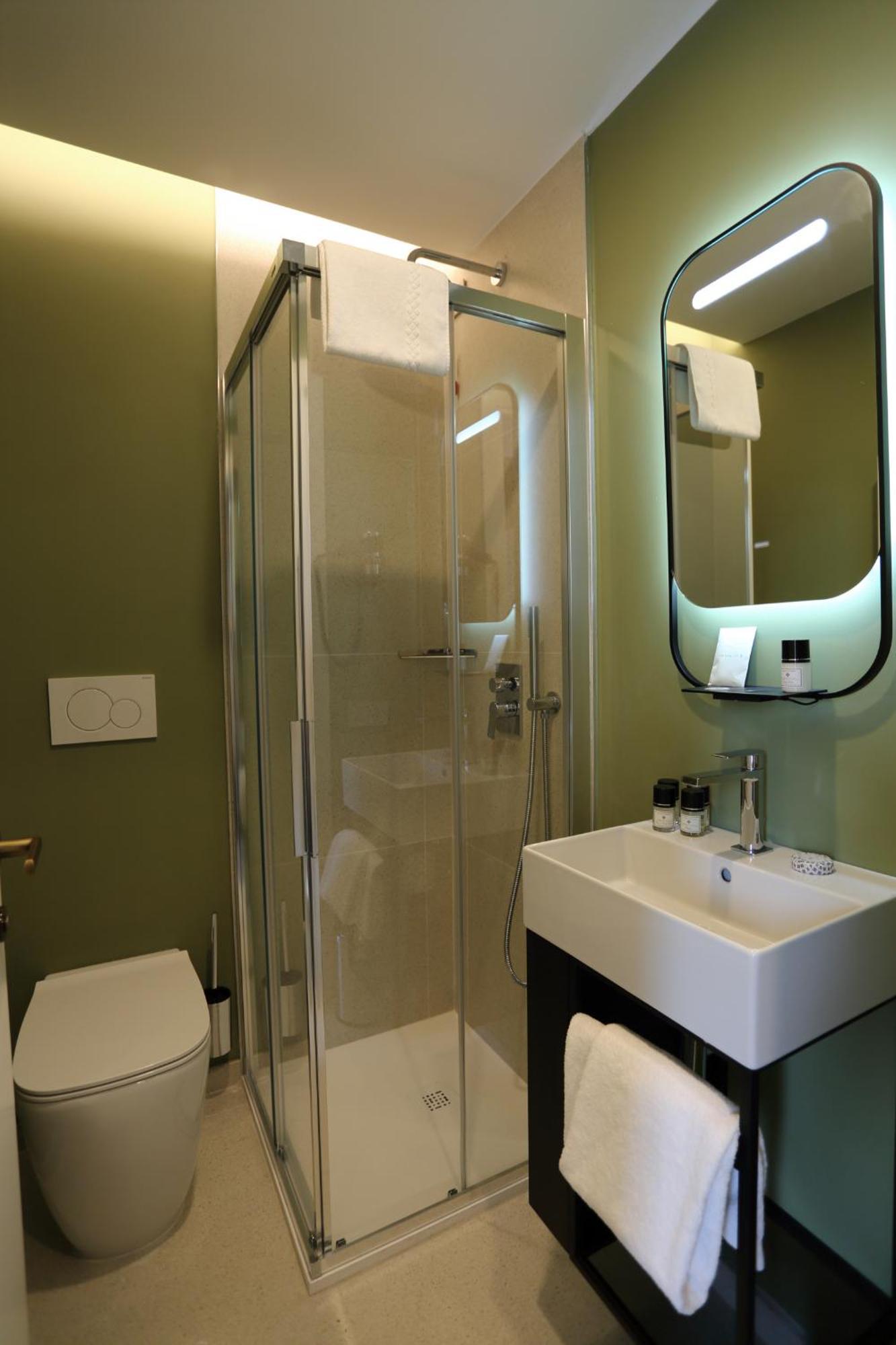 Small Double Room with Queen Bed and Partial Grand Canal View,1677854587:JPEG