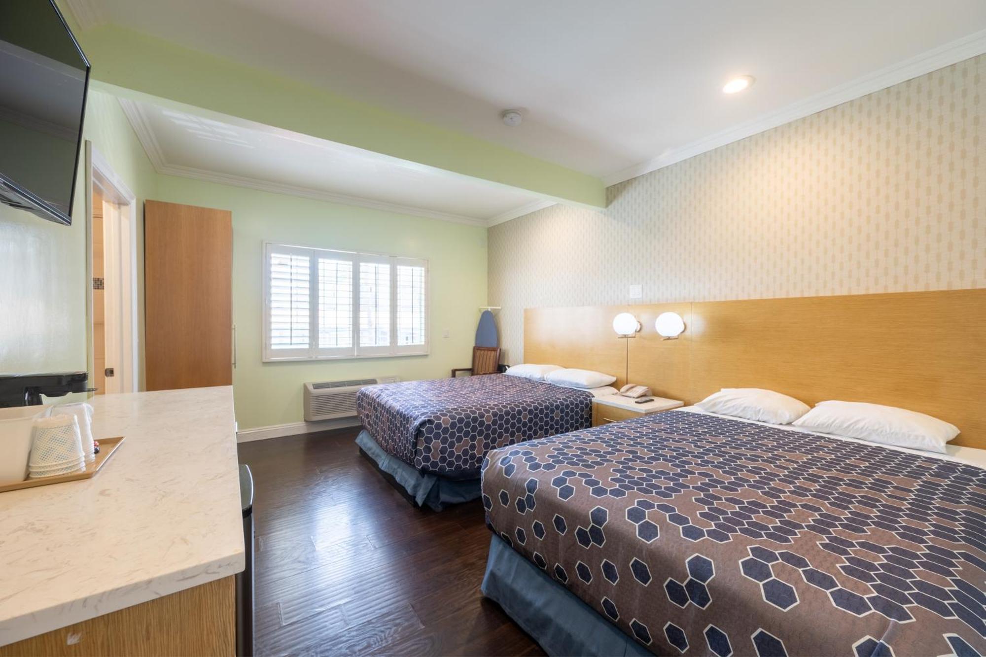 Deluxe Queen Room with Two Queen Beds,1678631477:JPEG