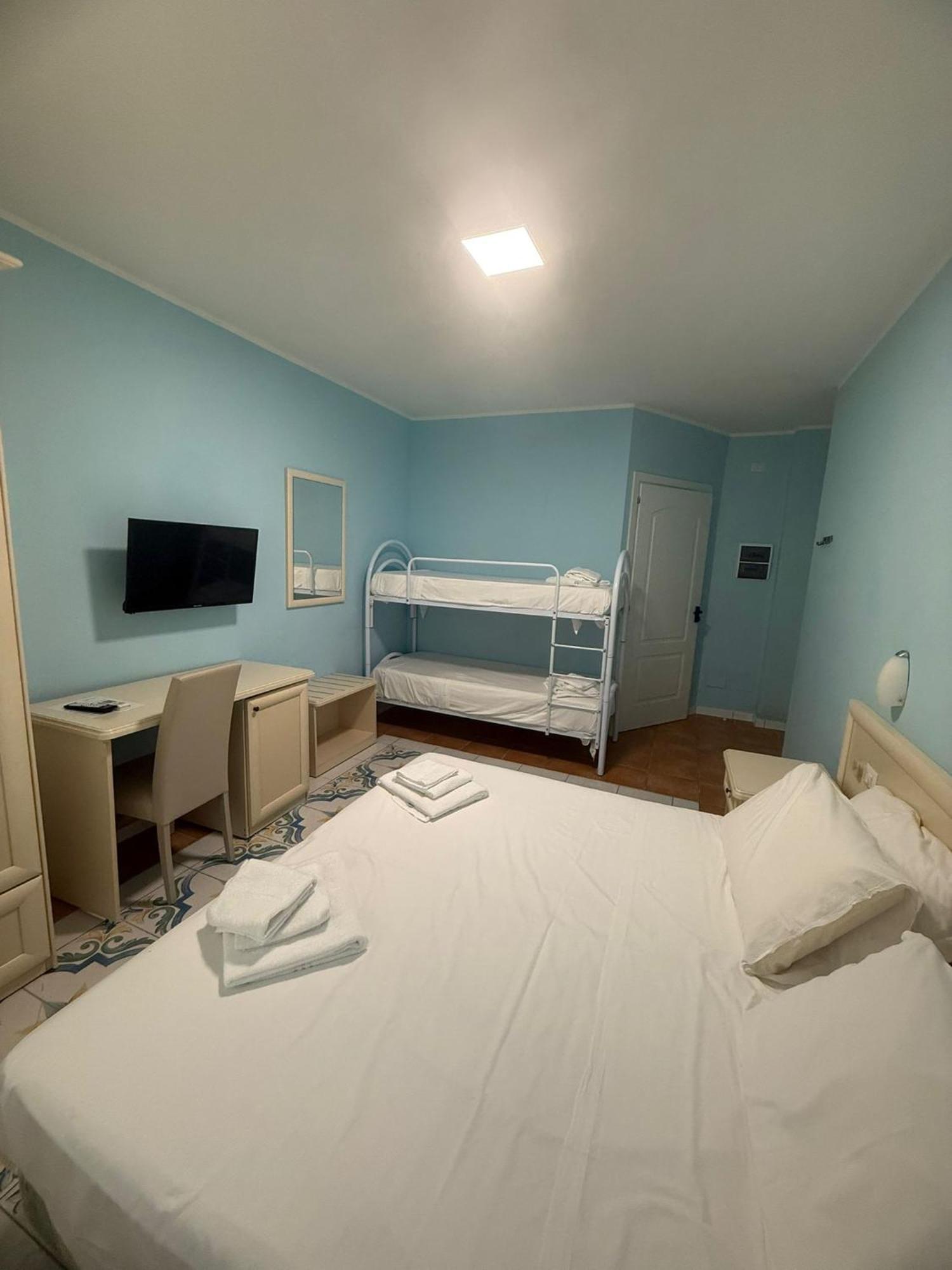 Quadruple Room Disability Access,1697995773:JPEG