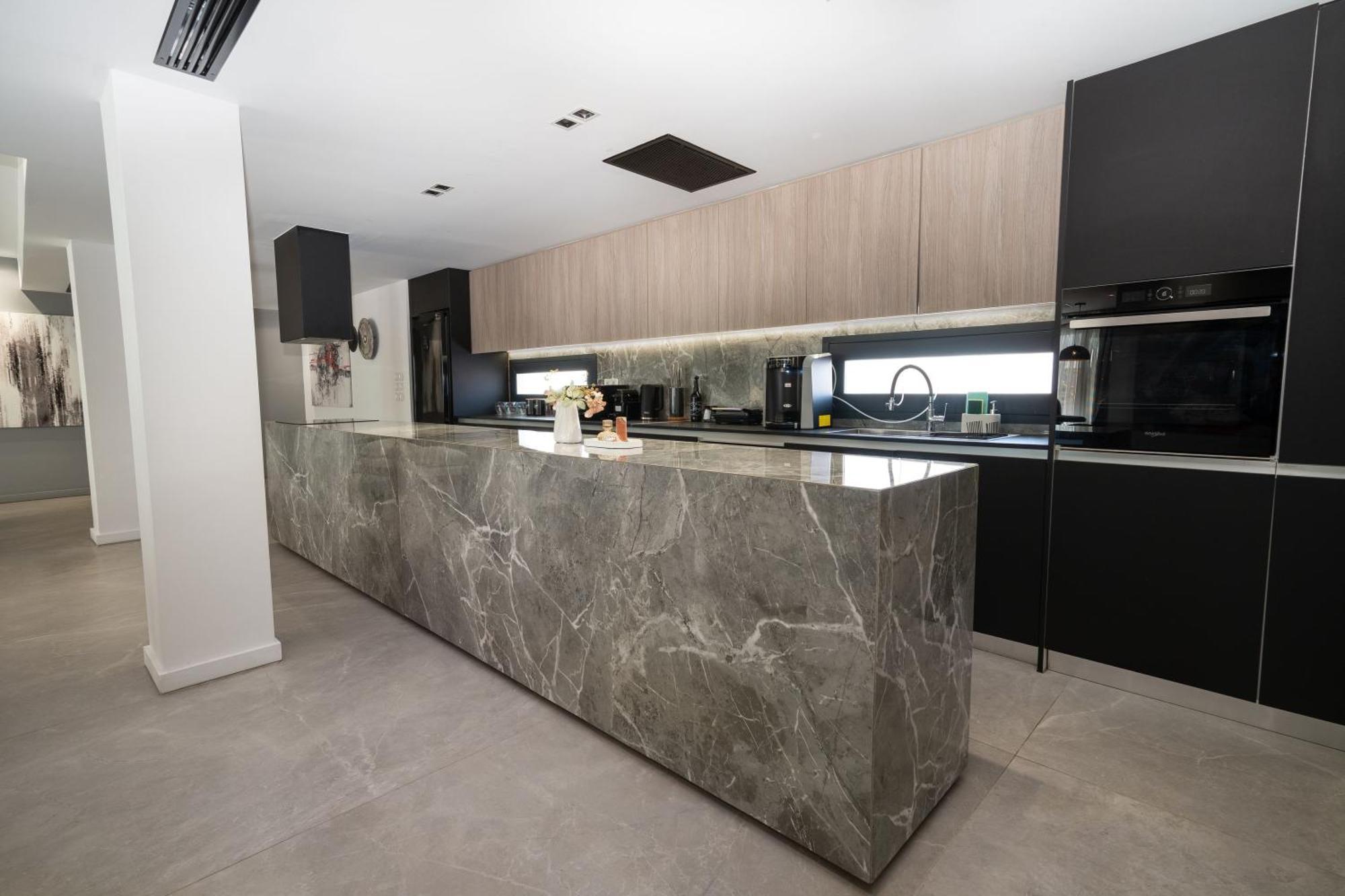 Appartamento Premium con 3 Camere da Letto e Balcone