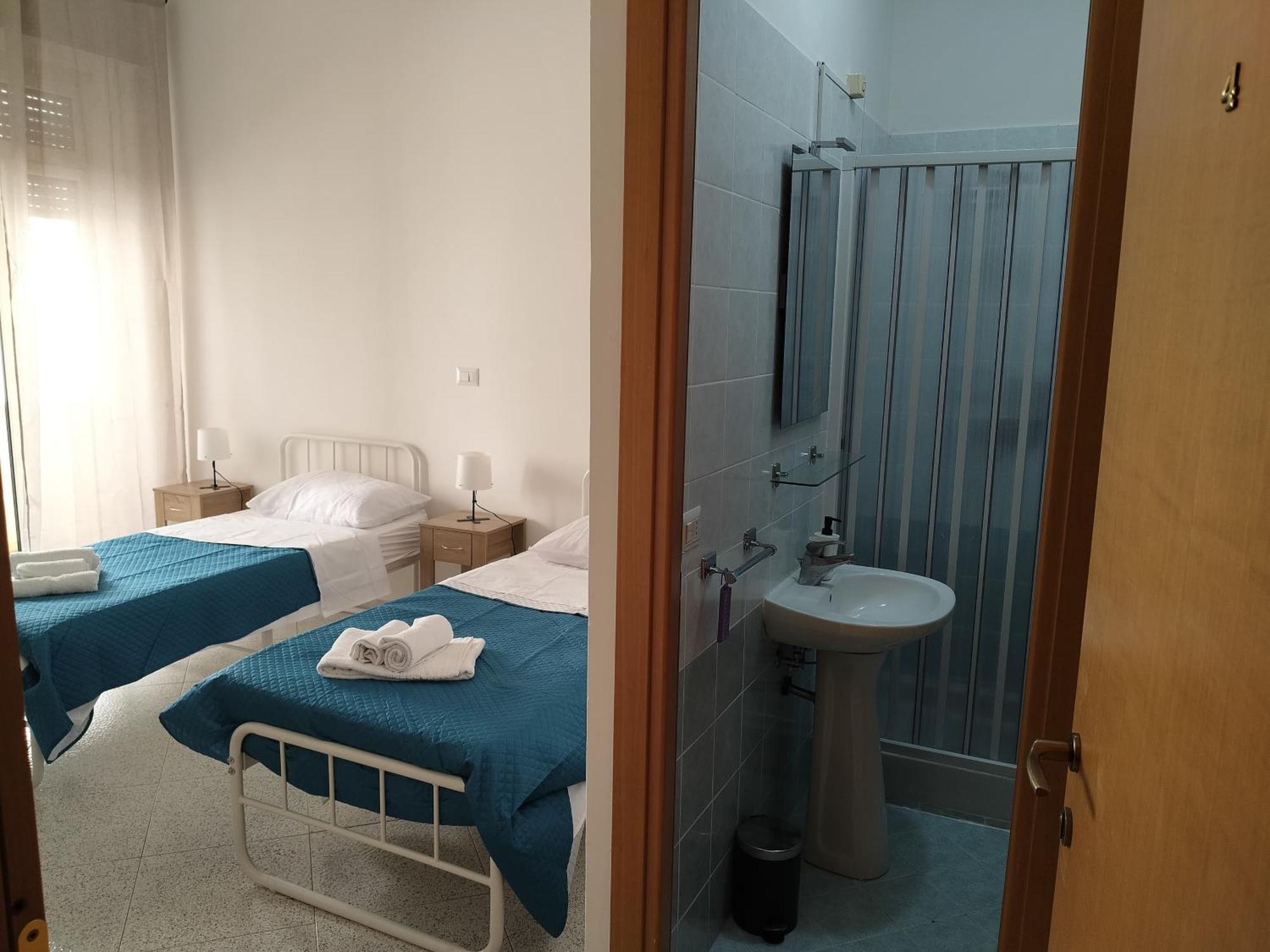 Posto Letto in Dormitorio Misto con 4 Letti