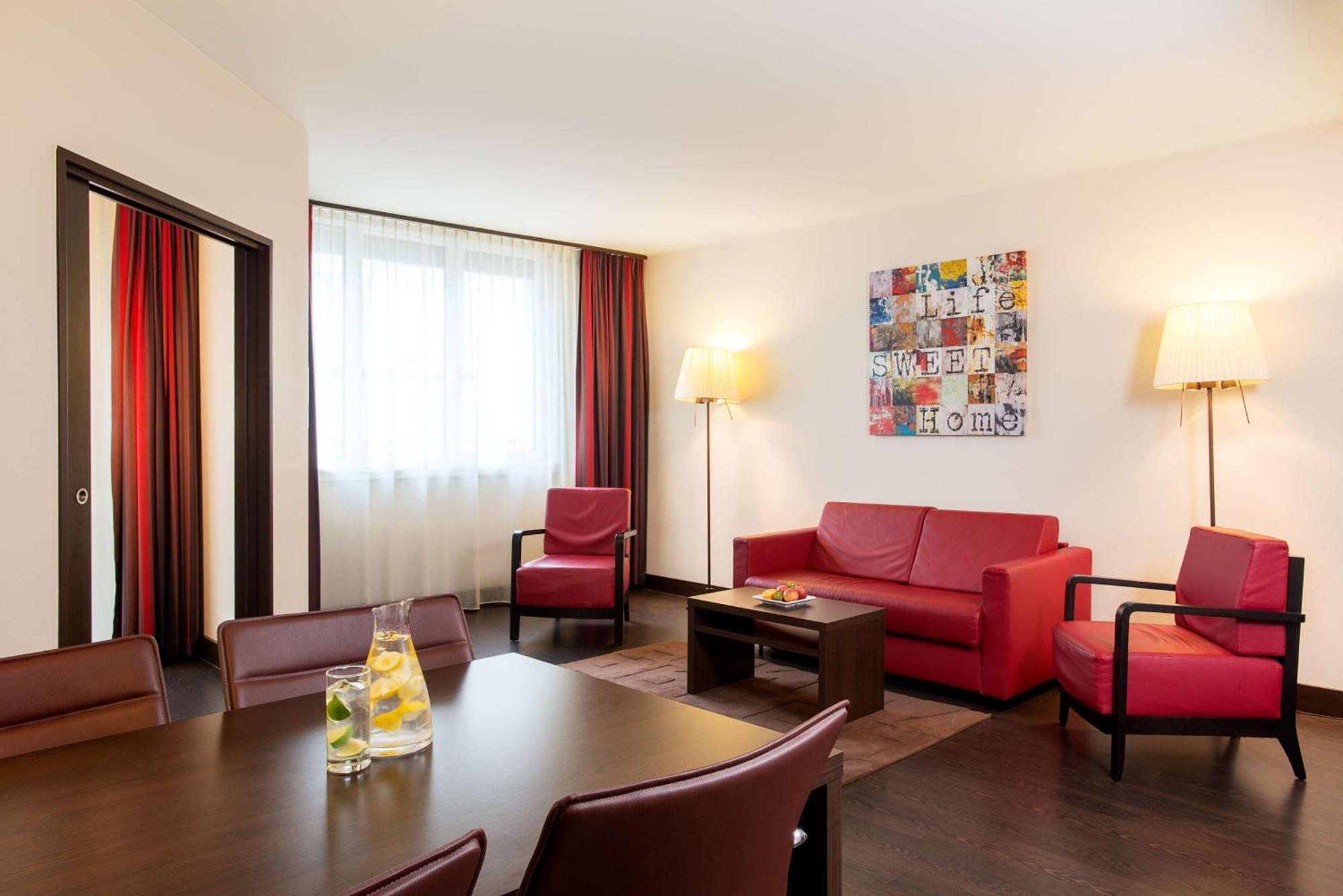 Camera Familiare Adiacente con Letto Supplementare (2 Adulti + 3 Bambini)