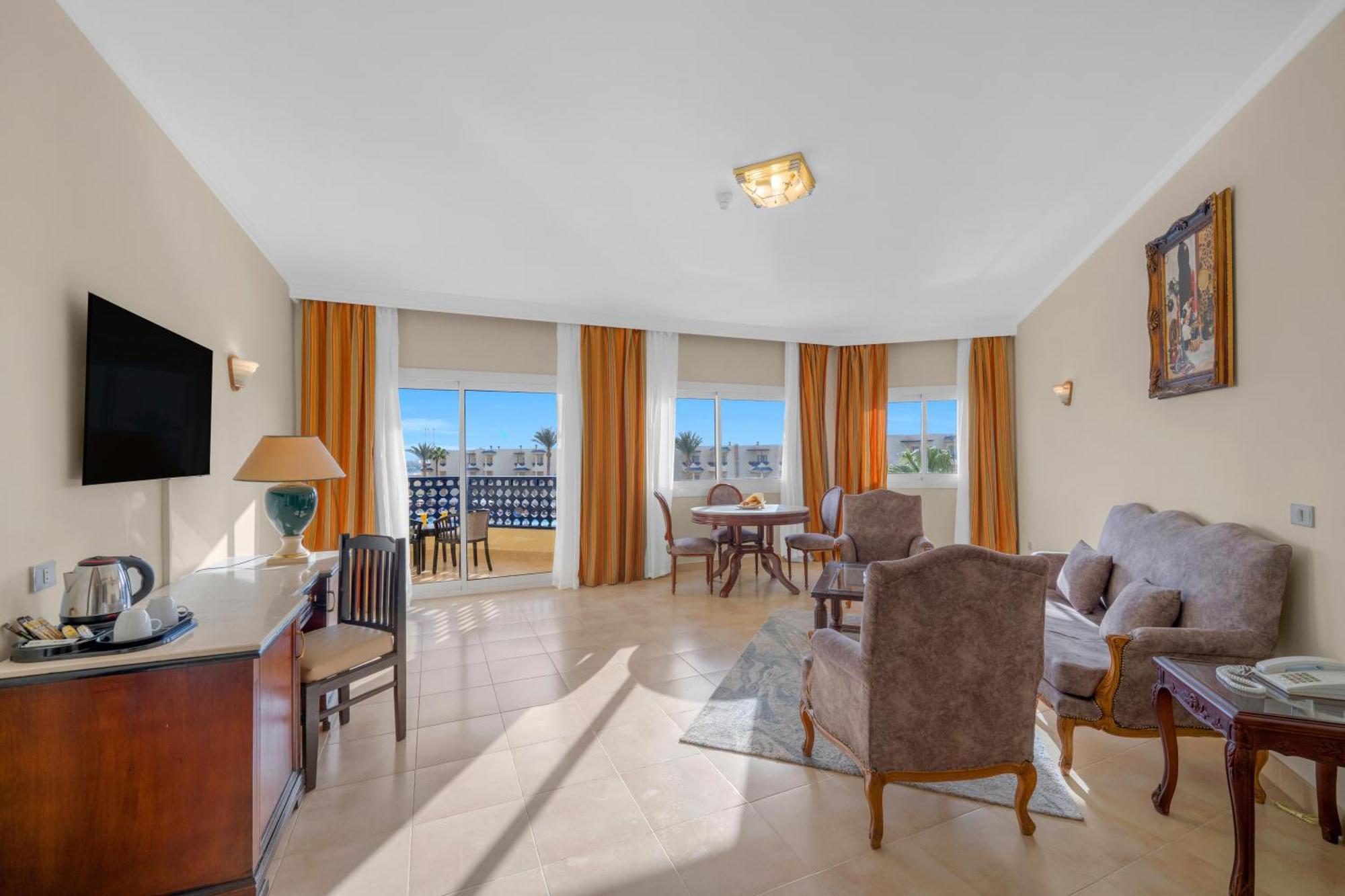 Suite Pool View