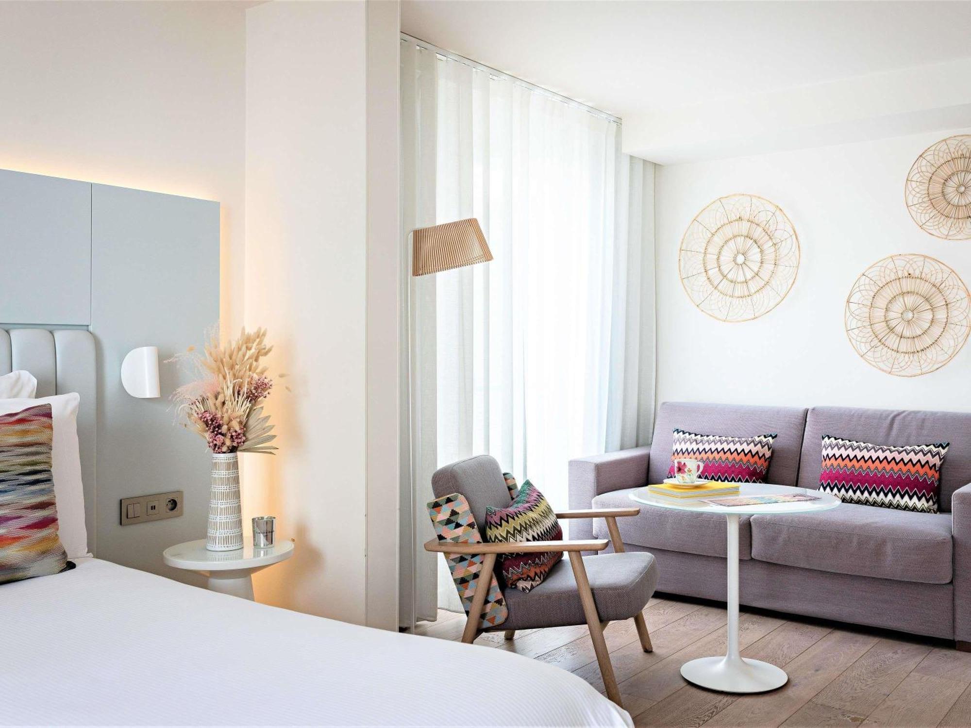 Junior Suite con Letto King-Size o 2 Letti Singoli e Divano Convertibile